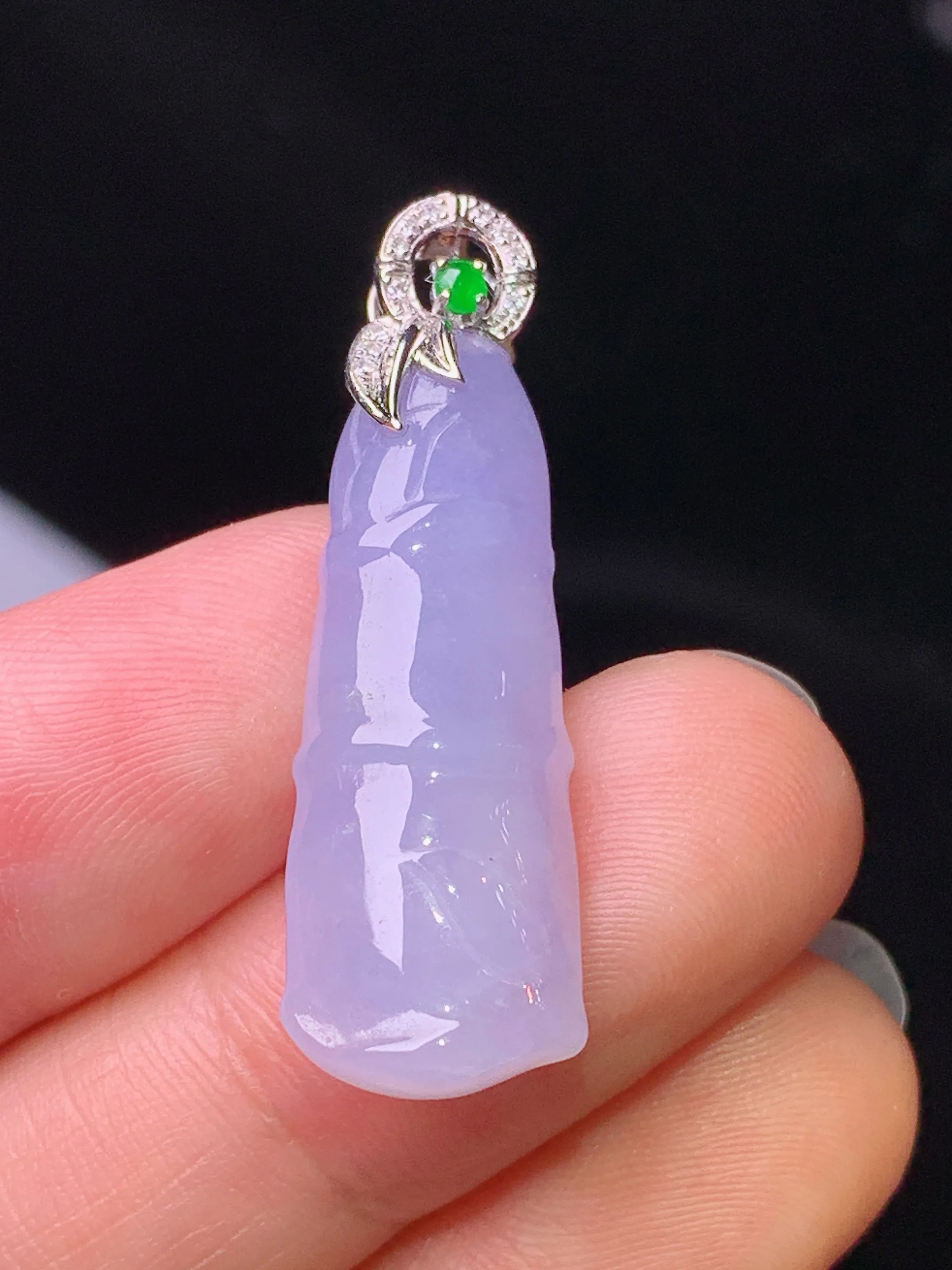 18k金钻镶嵌紫罗兰竹节吊坠 玉质细腻 色泽清新艳丽 整体尺寸34.3*10.8*5.3