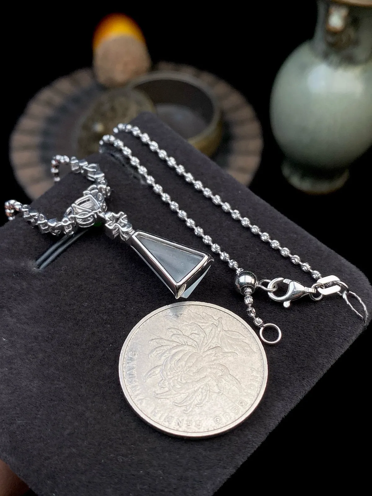 【冰种随形吊坠】饱满圆润，光泽闪耀，流行款，18K金钻镶嵌，裸石尺寸14.5*9.3*5.6毫米