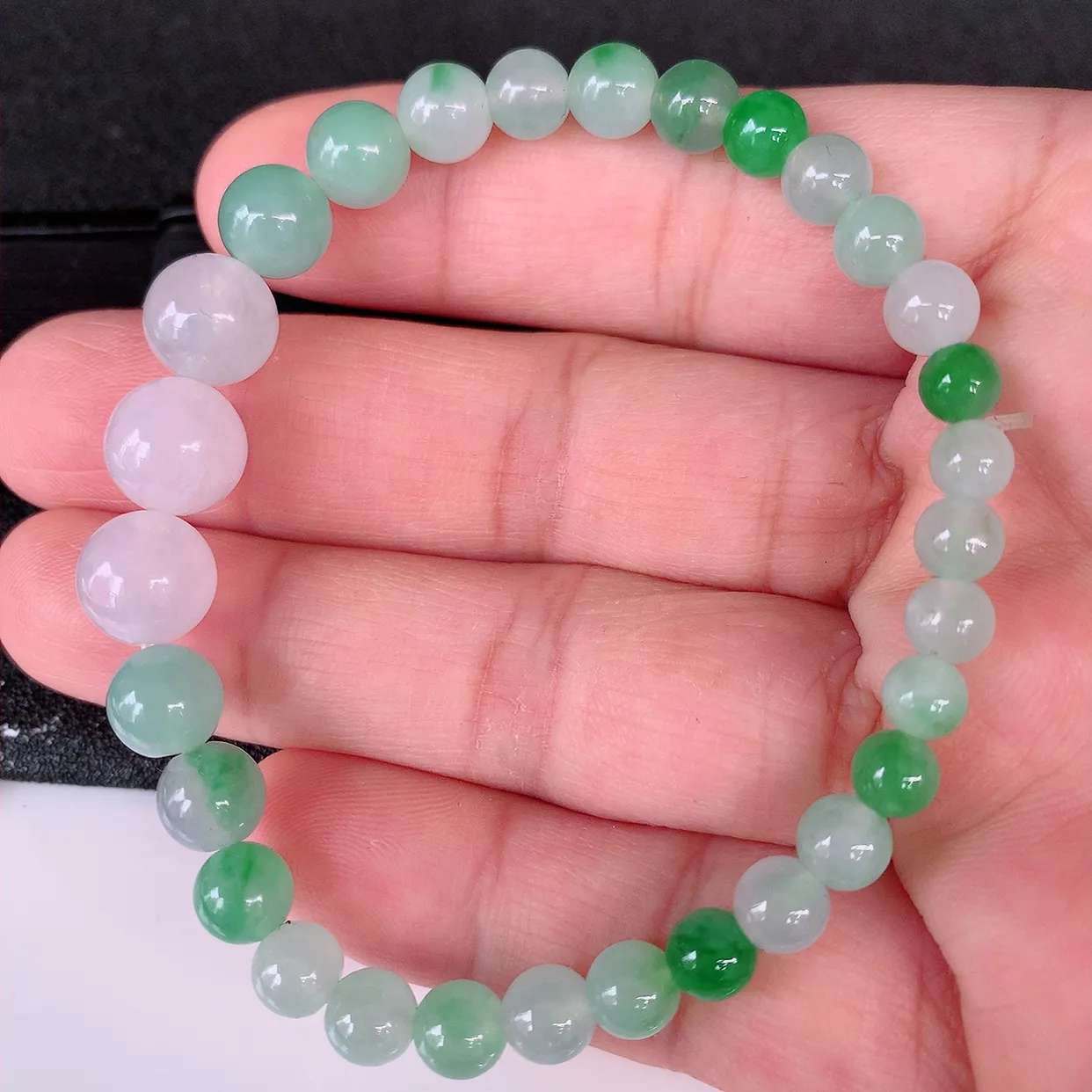 自然光实拍，冰种飘绿翡翠手串手链，种老水足，冰清玉润  颜色漂亮  #001.1取一尺寸9.6*5.8