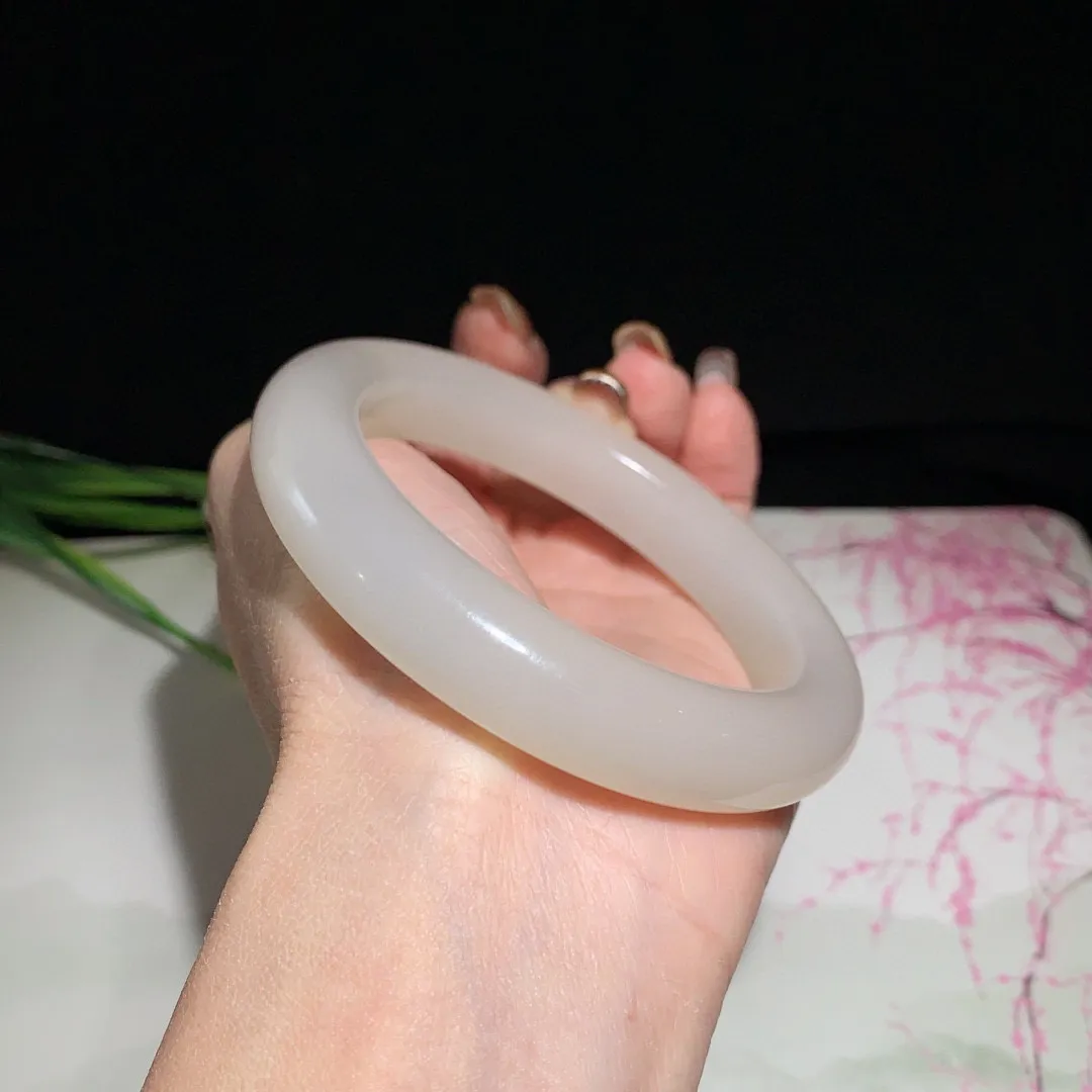 和田玉59圈口藕粉色手镯！玉质细腻油润 底色纯净 无裂无杂 脂粉好，品质好！