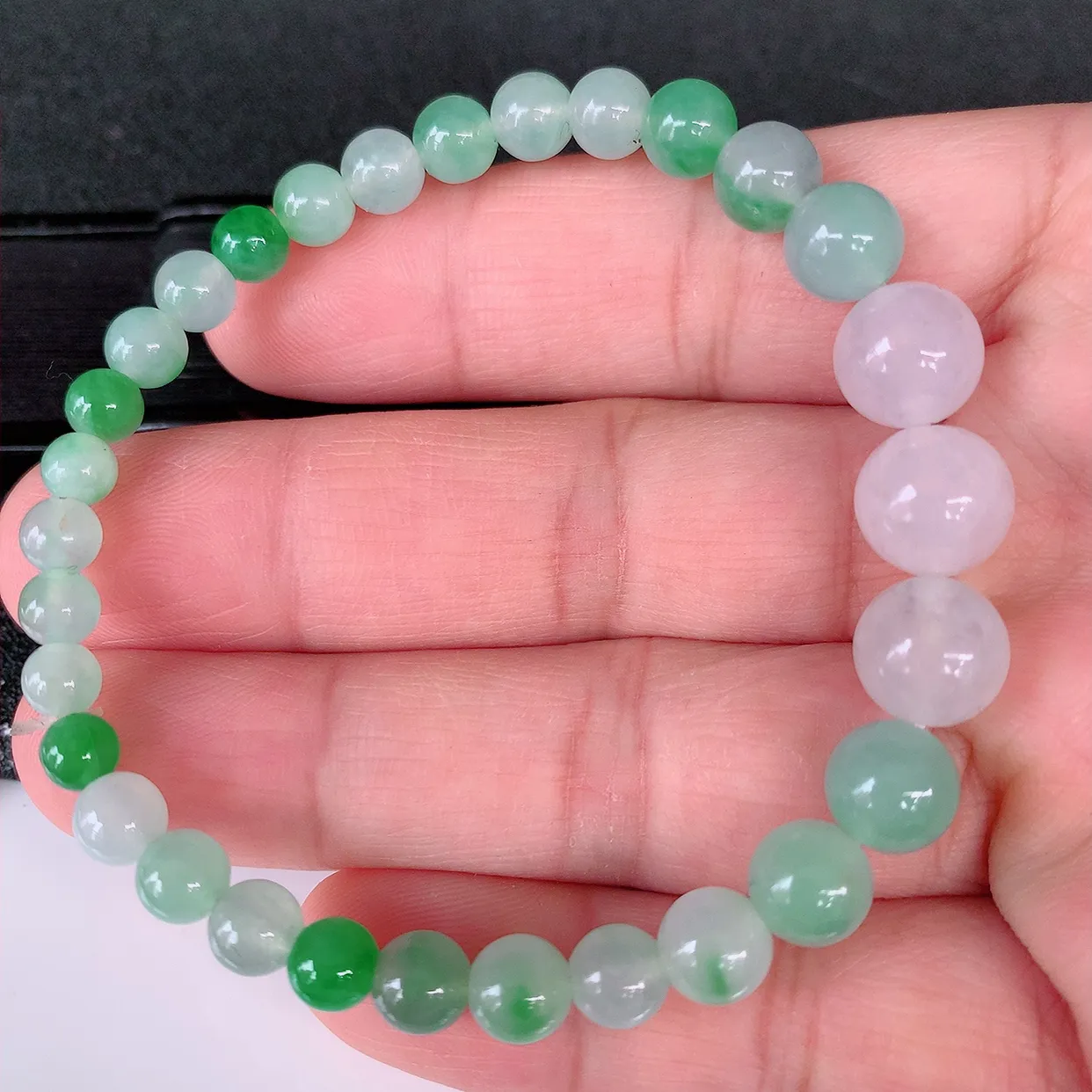 自然光实拍，冰种飘绿翡翠手串手链，种老水足，冰清玉润  颜色漂亮  #001.1取一尺寸9.6*5.8