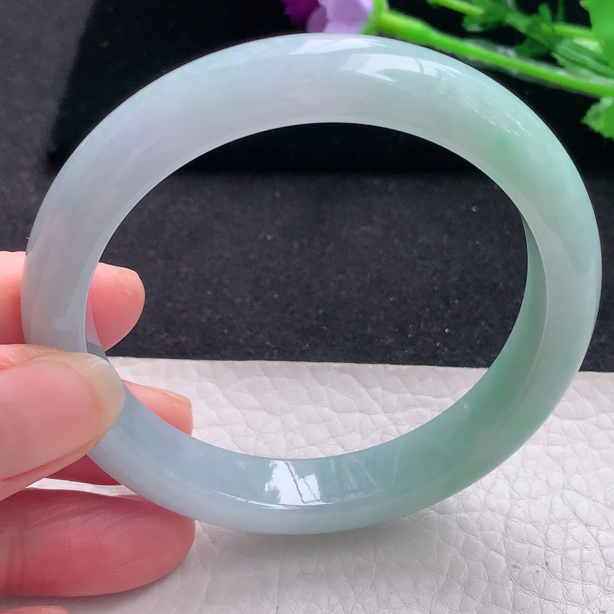 n自然光57*11.3*8.2平安镯 翡翠A货玉手镯胶感飘绿宽边玉手环