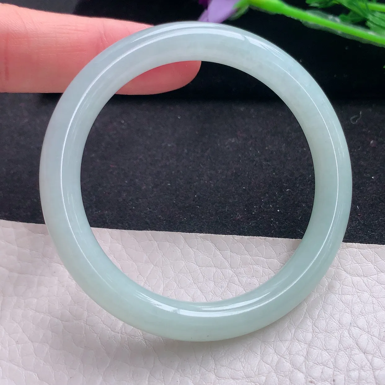 n小圈口52*8美人镯 翡翠A货玉手镯浅绿水润圆条玉手环 叮当镯