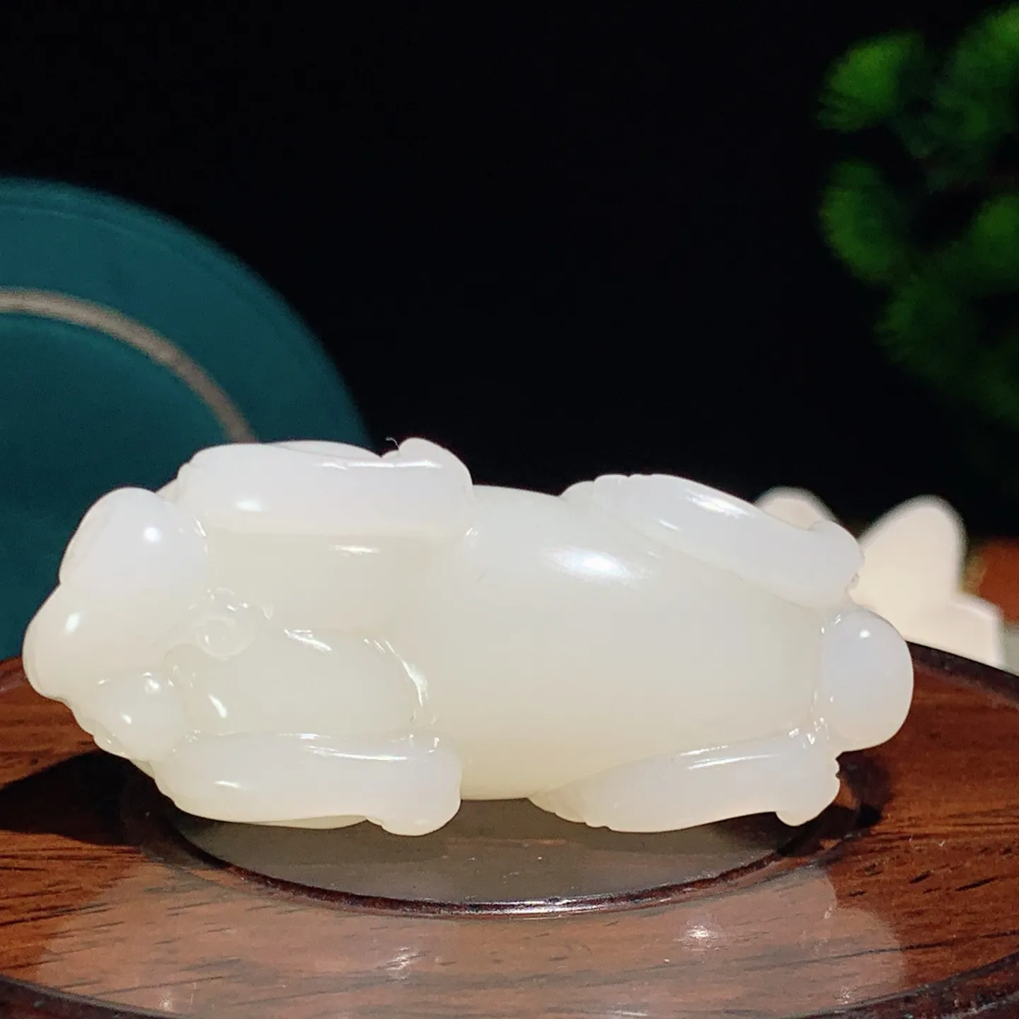 和田玉白玉羊脂白招财进宝貔貅挂件。尺寸54/24/29重41克。玉质细腻油润。手推出油。佩戴高端典雅。lt251220