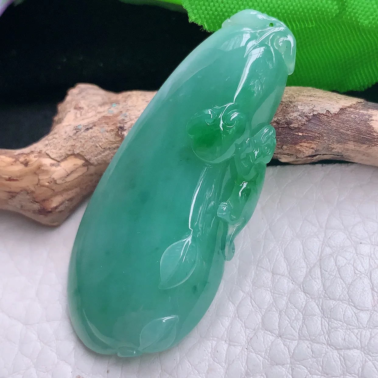 Lz实拍54.6*25*9天然翡翠a货蓝绿大福瓜吊坠冰透精雕吉祥如意玉坠