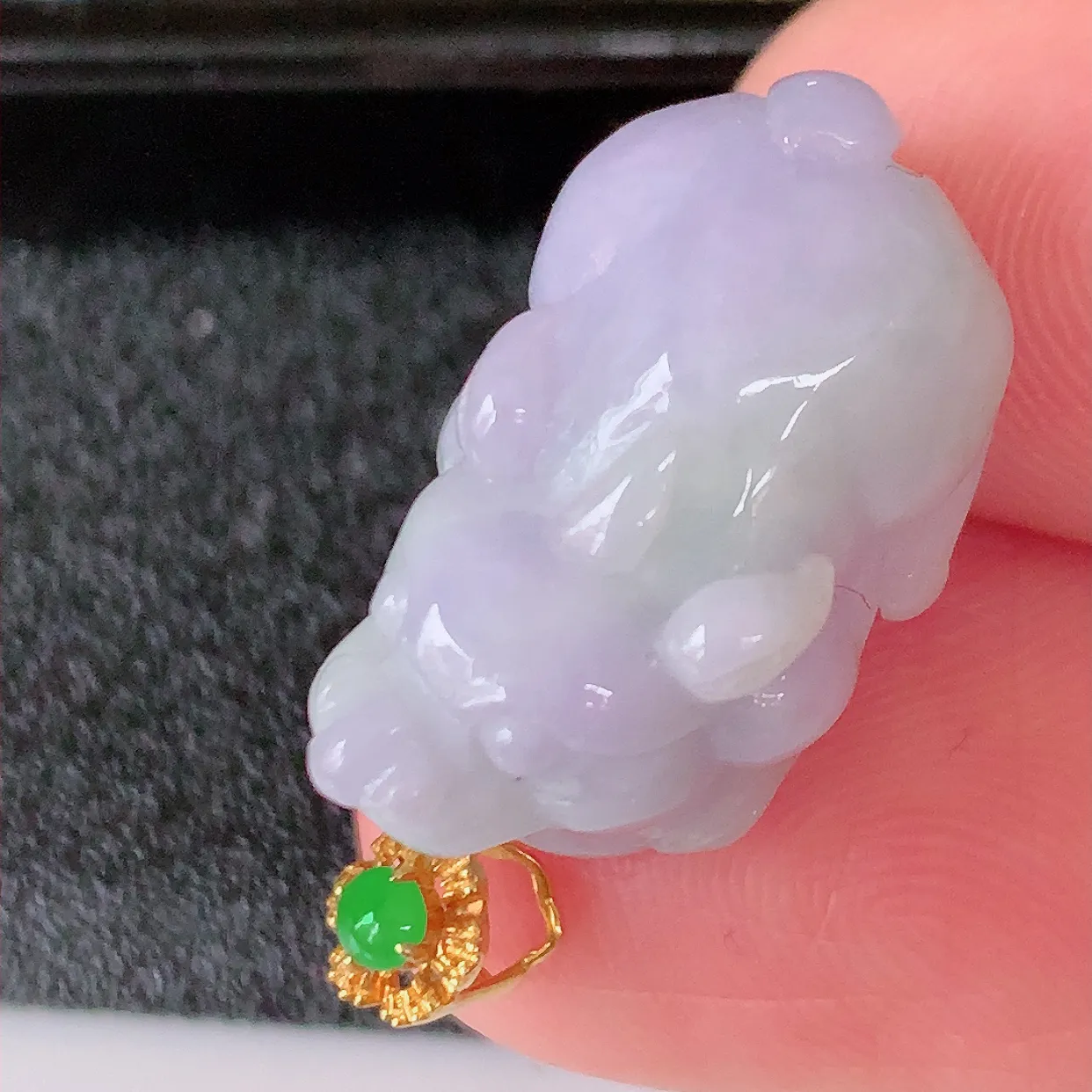 自然光实拍，18K金镶嵌紫罗兰招财貔貅翡翠吊坠 民间有“一摸貔貅运程旺盛 再摸貔貅财运滚滚，三摸貔貅平步青云 ” 的 美好祝愿#021.1整体长27  裸石21*12*10.5mm