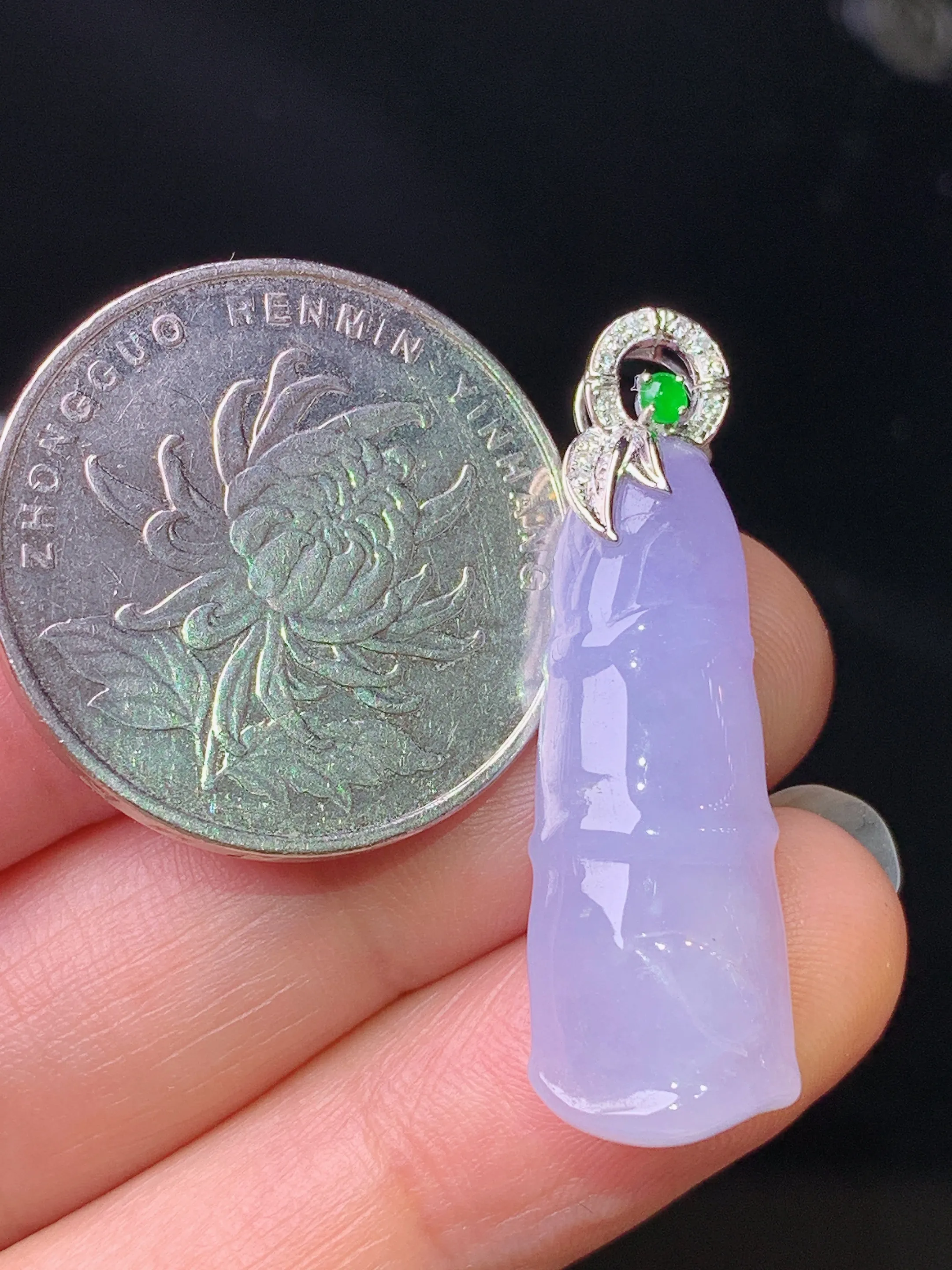 18k金钻镶嵌紫罗兰竹节吊坠 玉质细腻 色泽清新艳丽 整体尺寸34.3*10.8*5.3