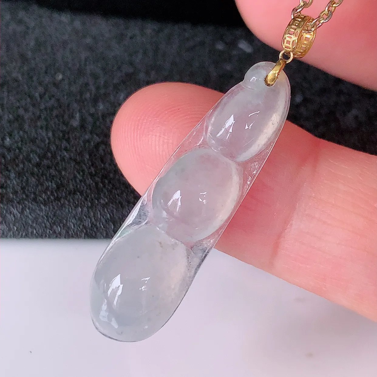 18K金镶嵌冰种翡翠四季豆吊坠，平安豆福豆玉坠，冰润通透，豆粒饱满，寓意：豆蔻年华！#1.20