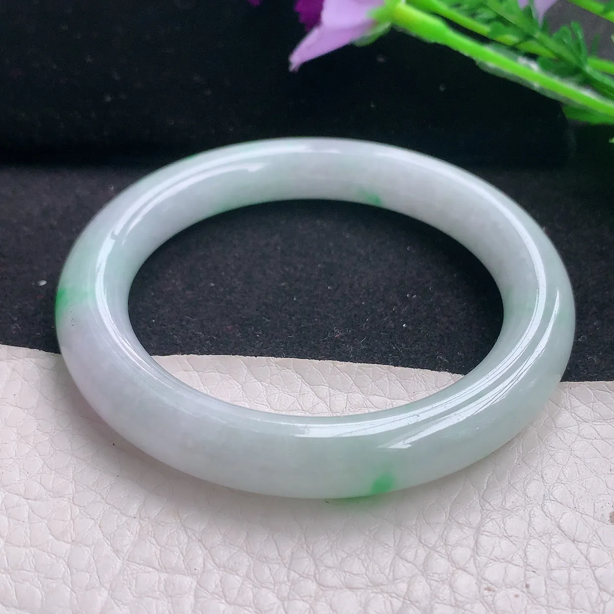 yh自然光54*9.6美人镯 翡翠玉手镯水润飘绿圆条玉手环 美人镯