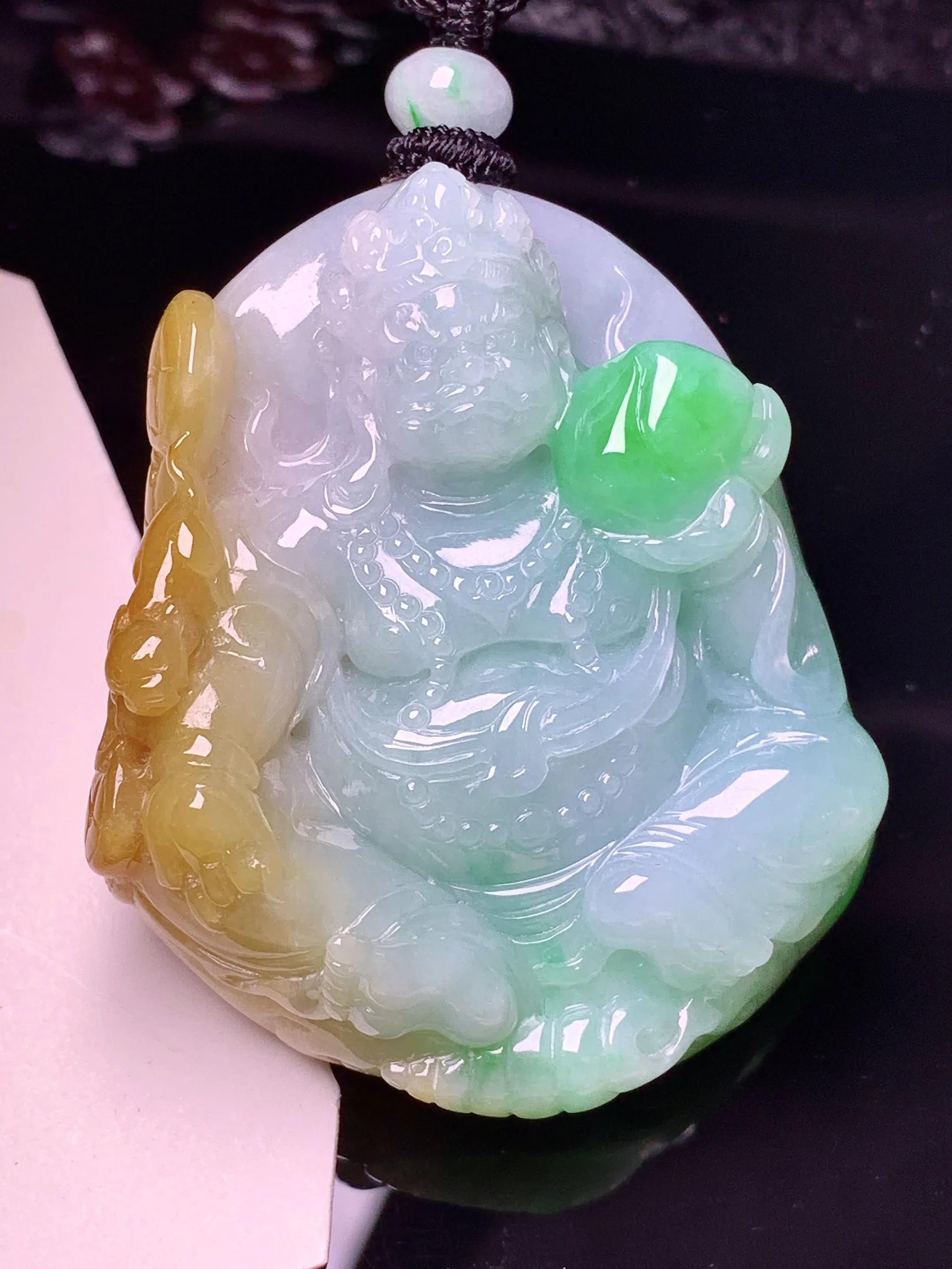 飘黄绿黄财神吊坠 玉质细腻 色泽清新艳丽 整体尺寸48*41.8*13