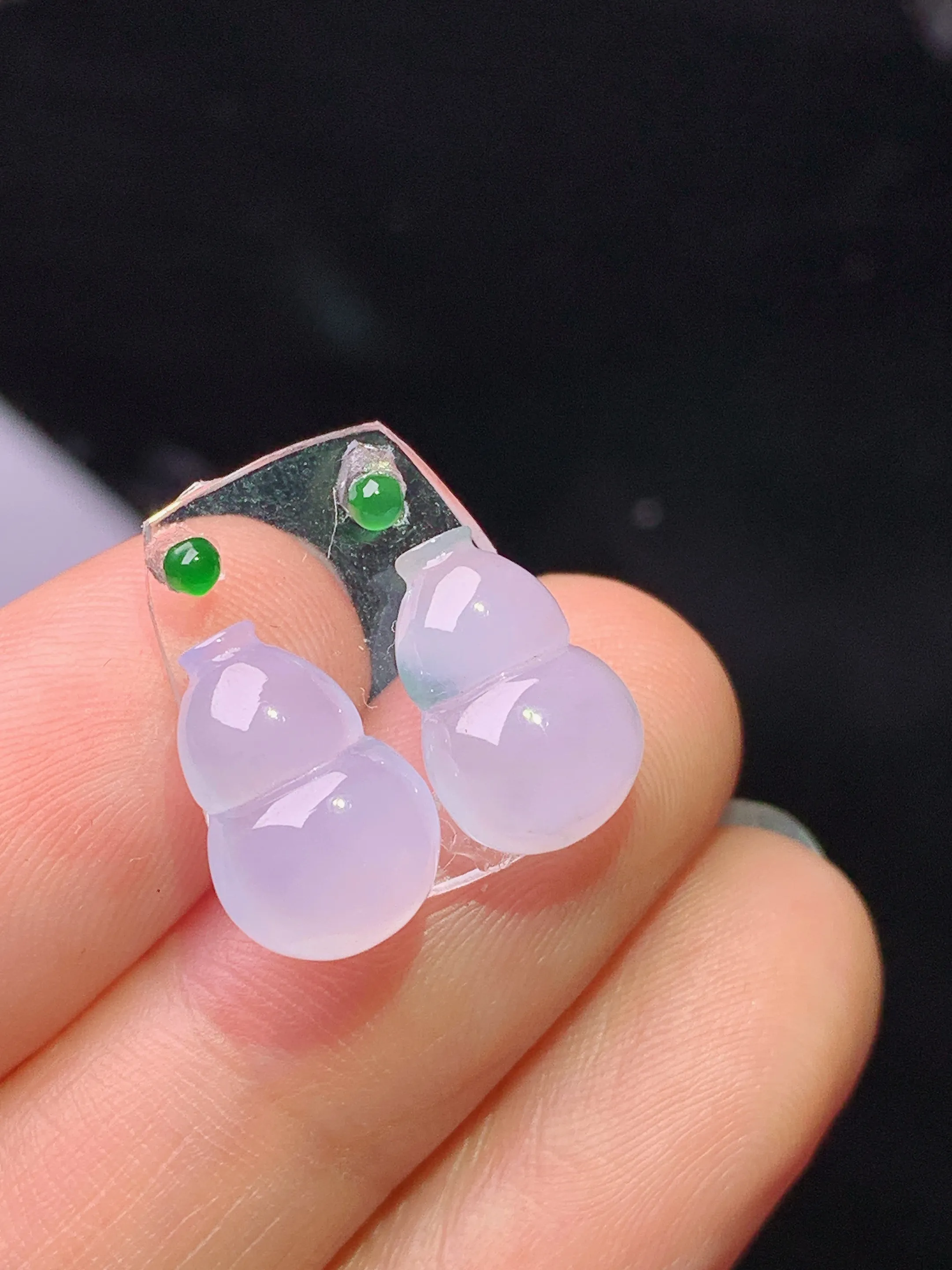 镶嵌款 淡紫罗兰一对 玉质细腻 色泽清新艳丽 整体尺寸12.2*8.2*4.2