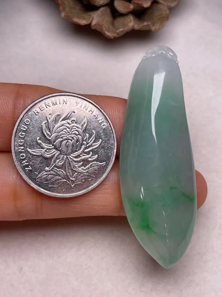 冰糯种飘绿【福瓜】吊坠，种水好，玉质细腻 ，卖相好.