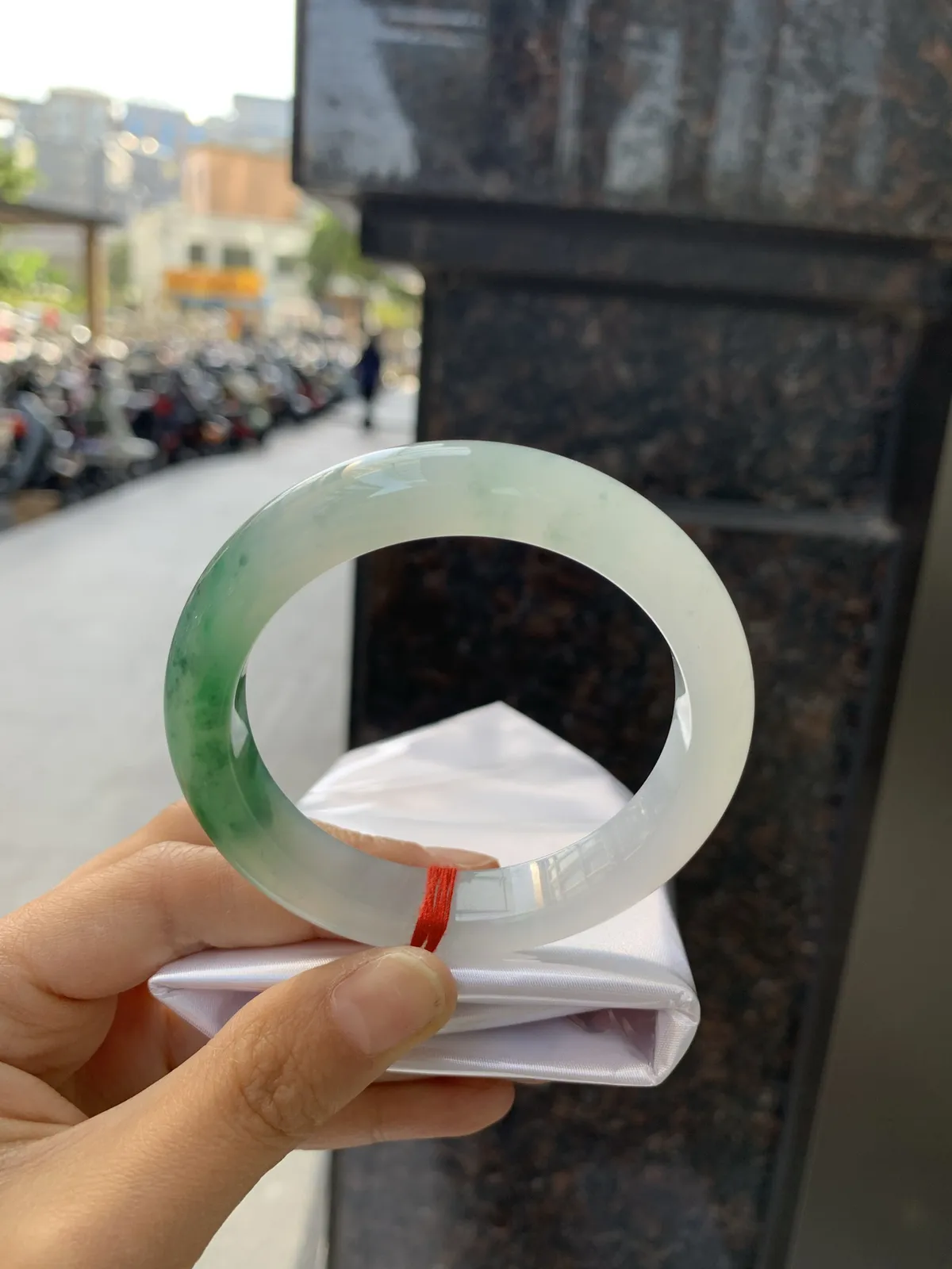 完美，冰润清爽，似云雾里的青松