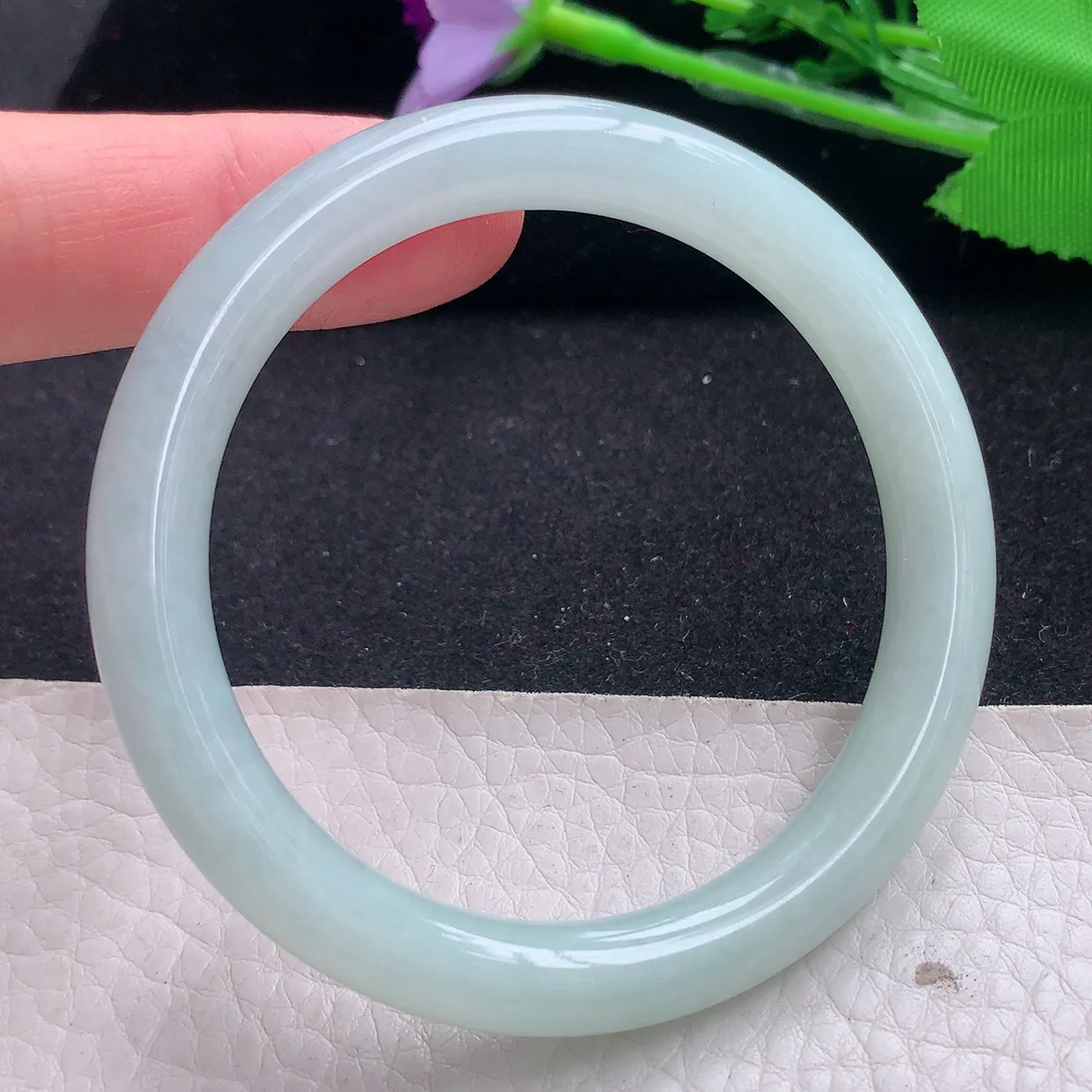 n小圈口52*8美人镯 翡翠A货玉手镯浅绿水润圆条玉手环 叮当镯