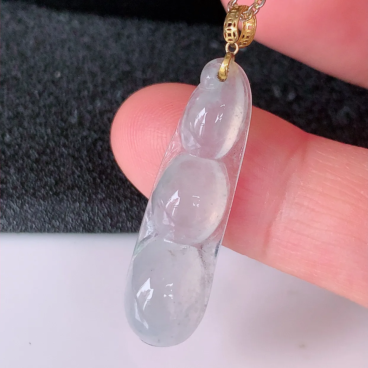 18K金镶嵌冰种翡翠四季豆吊坠，平安豆福豆玉坠，冰润通透，豆粒饱满，寓意：豆蔻年华！#1.20