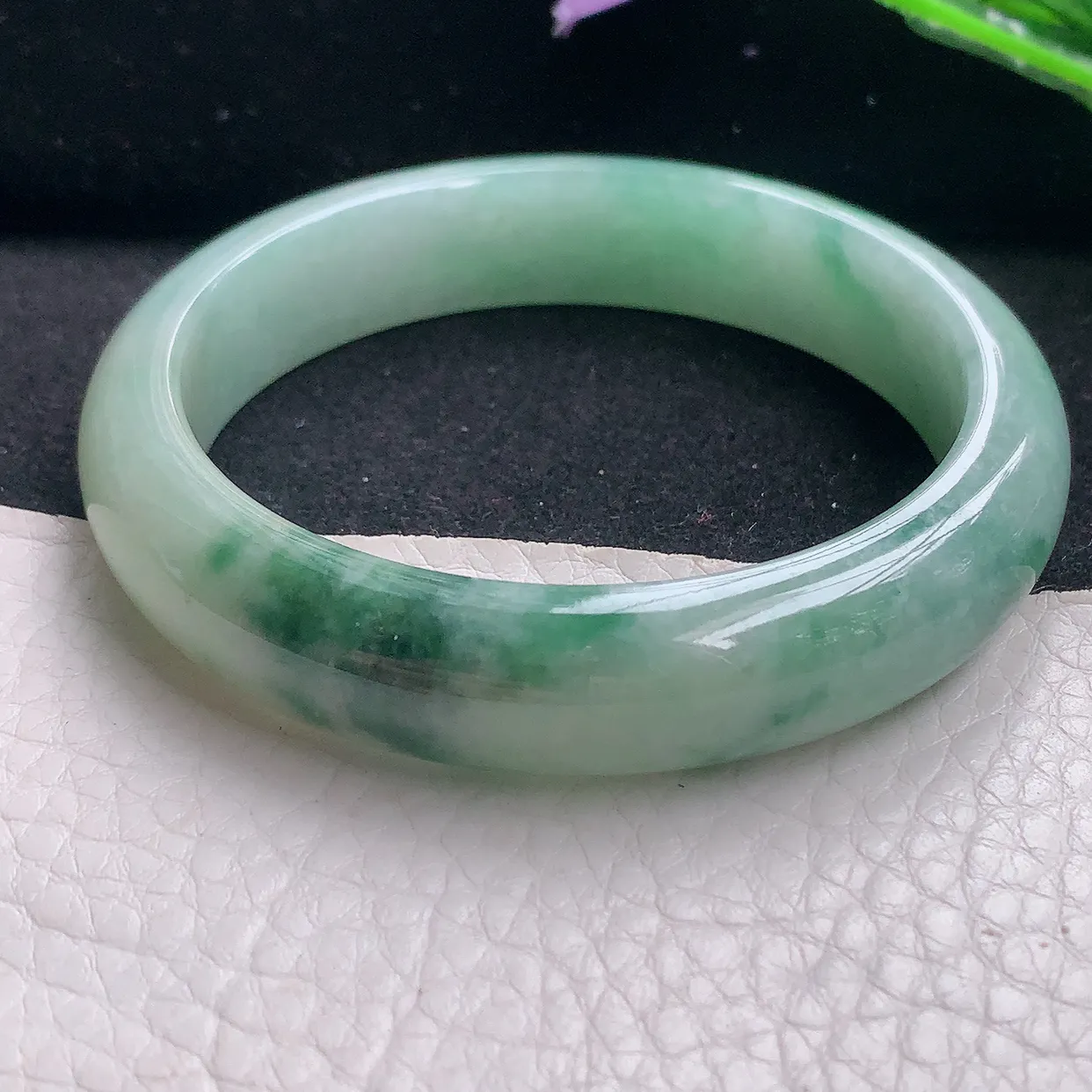 js自然光56.5*13*7.8美人镯 缅甸翡翠a货水润飘花宽边玉手镯玉手环