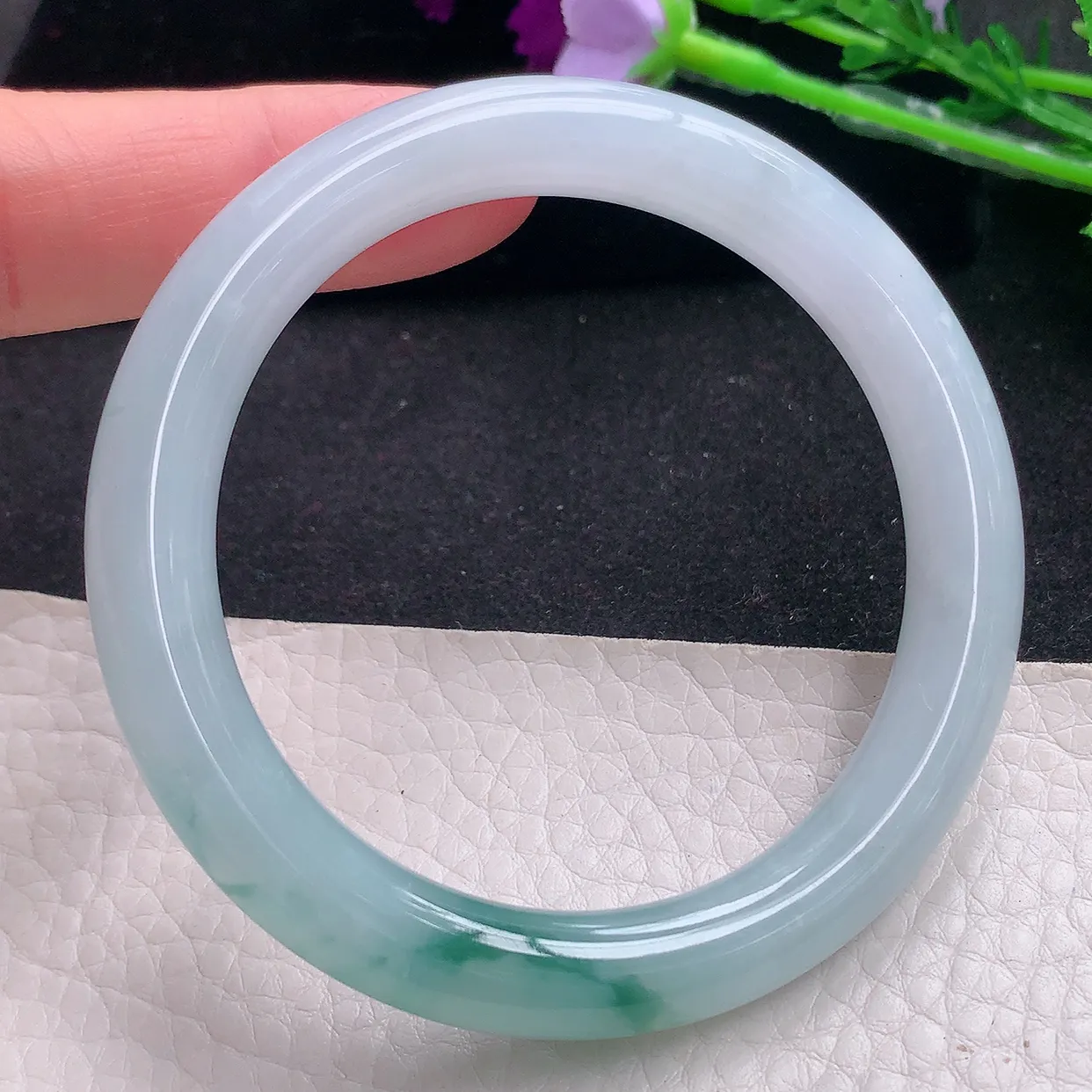 xo自然光57*9美人镯 缅甸翡翠A货冰飘花圆条玉手镯玉手环