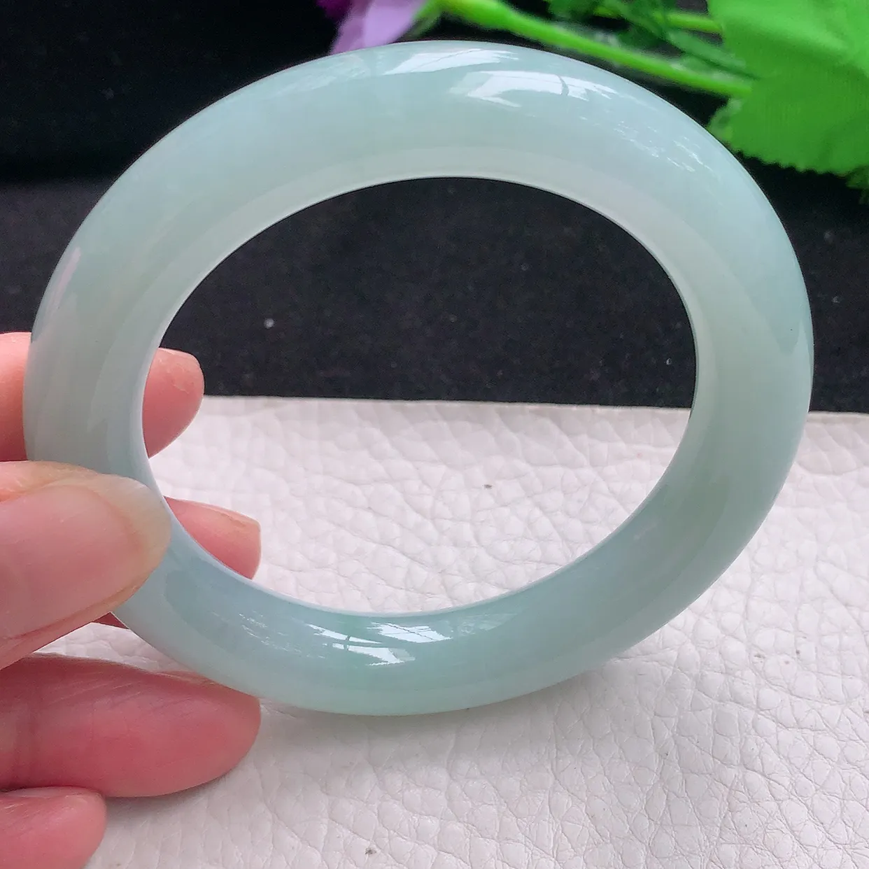 nc自然光55*11.5*11胖圆镯 翡翠玉手镯冰胶浅绿圆条玉手环 美人镯