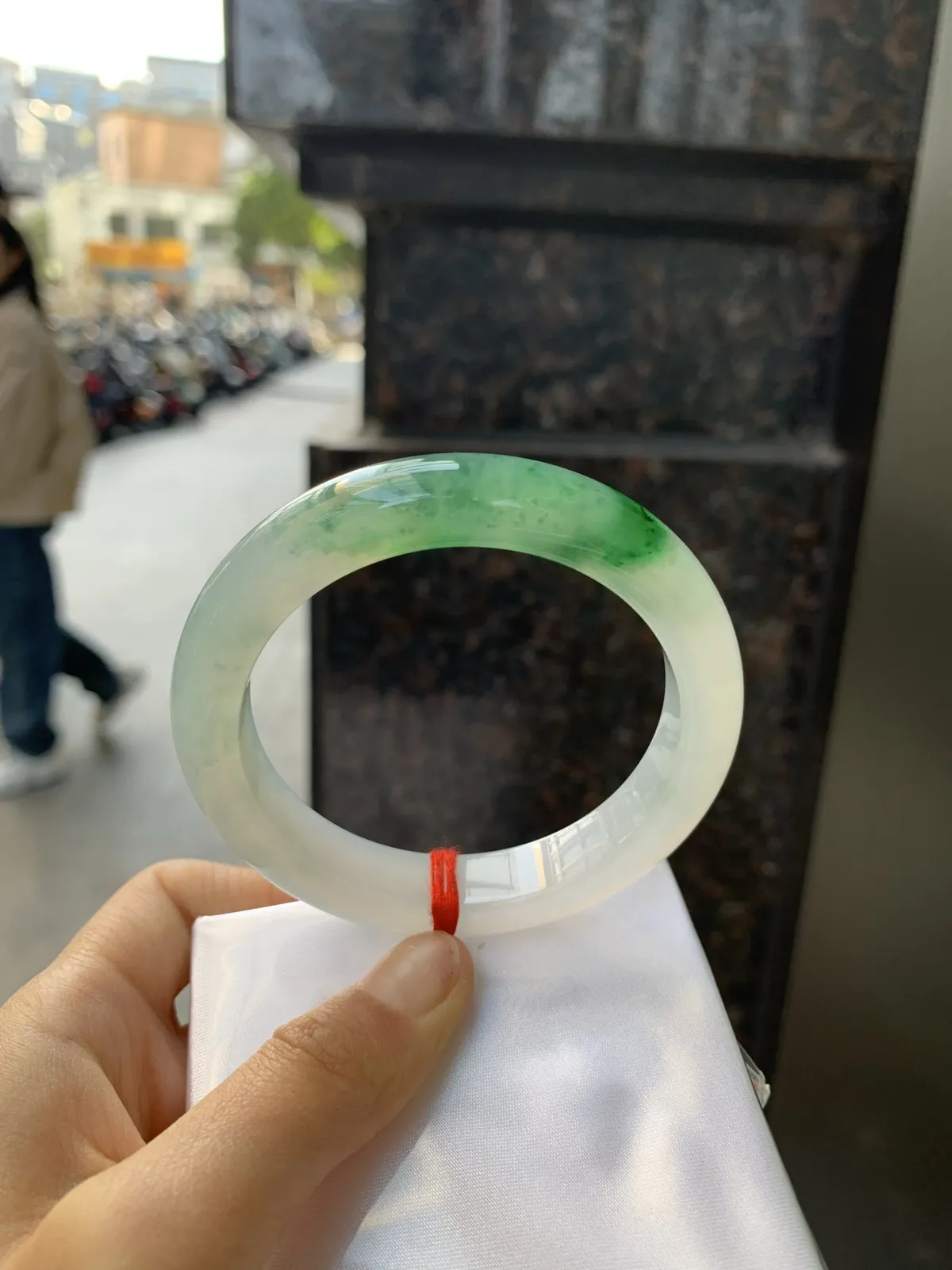 完美，冰润清爽，似云雾里的青松