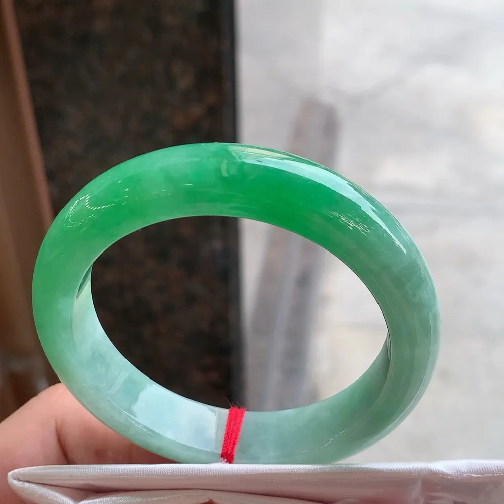 正圈一大节翠绿 无瑕 尺寸:55.1/12.4/8.5 色好