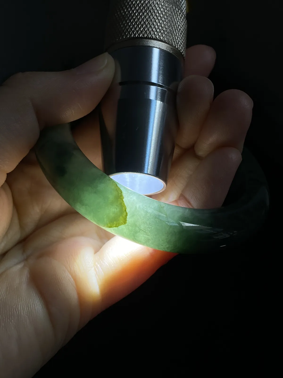 正圈54.4圈口，翡翠糯化种飘绿手镯