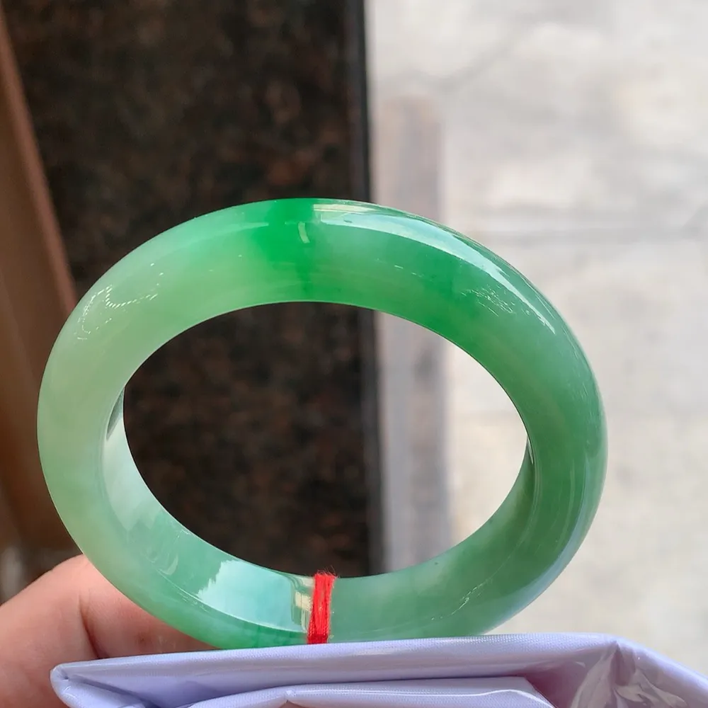 正圈冰糯阳绿 无瑕 尺寸:54.5/12.5/9.6 色阳