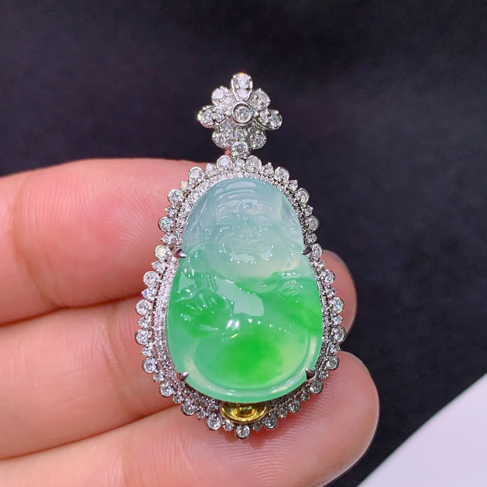 冰飘绿财神吊坠，18k金镶嵌，冰润色阳，品相好，种水足，Kf 尺寸32.6*18.8*13