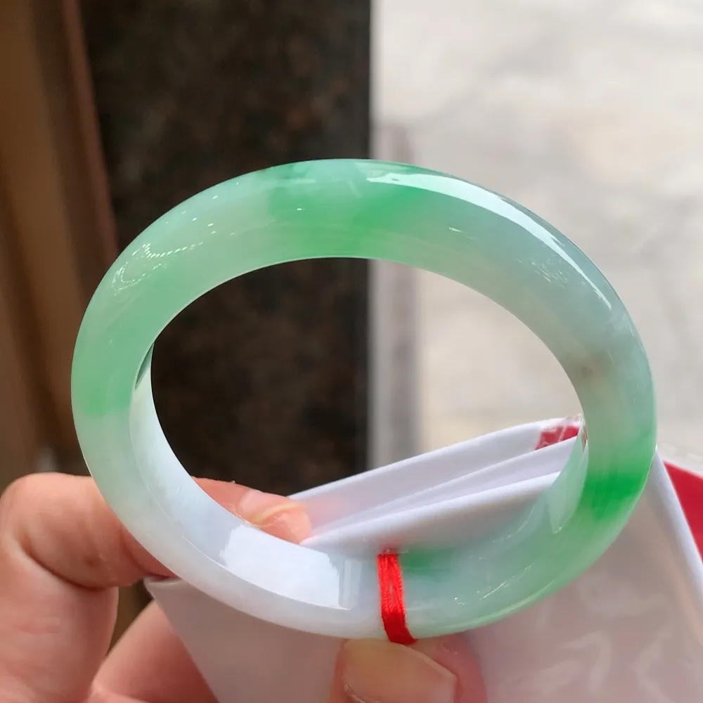 正圈冰糯阳绿 无瑕 尺寸:52.1/11.1/8.1 色好