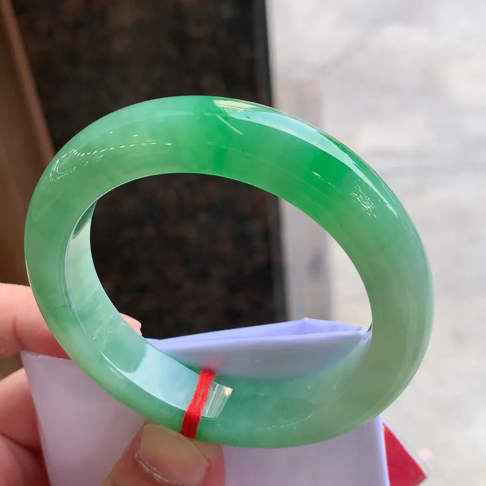 正圈冰糯阳绿 无瑕 尺寸:54.5/12.5/9.6 色阳