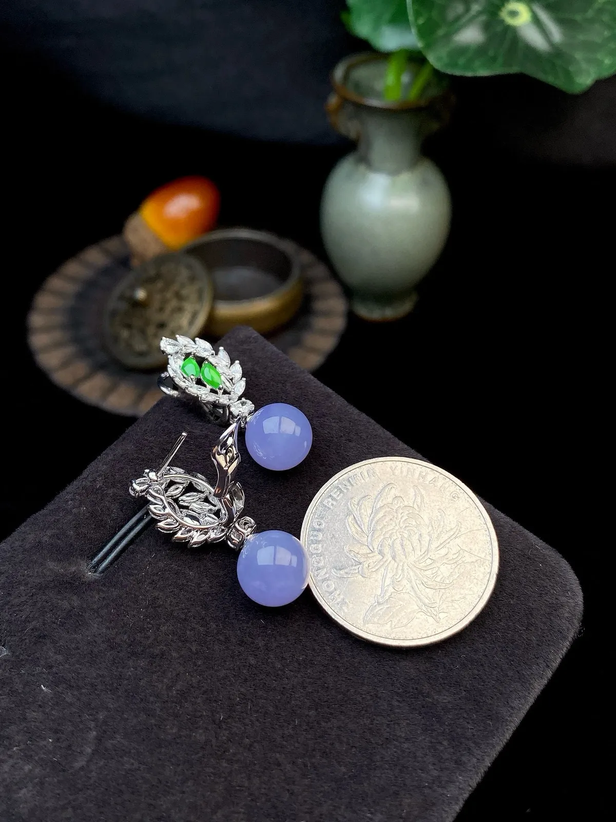 【冰种耳钉】种水上乘，阳绿色泽，纯净通透，收藏品质，18k金钻豪华镶嵌，8.9毫米