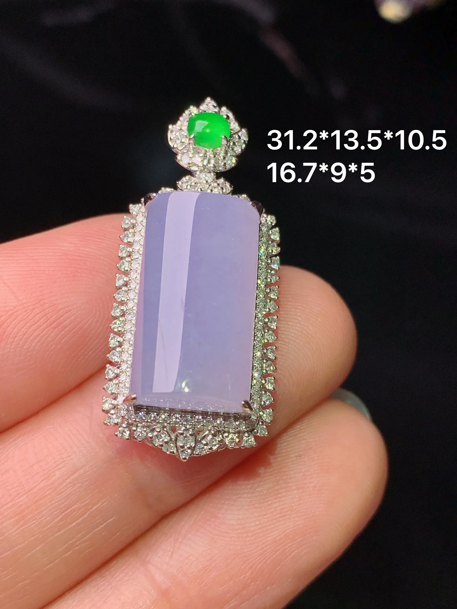 18k金钻镶嵌冰紫罗兰玉柱吊坠 玉质细腻 色泽清新艳丽 整体尺寸31.2*13.5*10.5