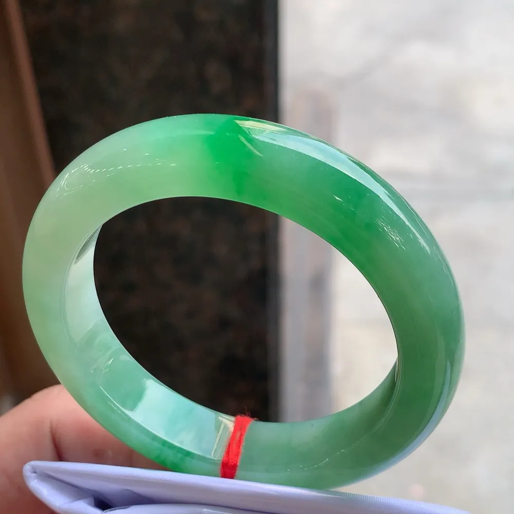 正圈冰糯阳绿 无瑕 尺寸:54.5/12.5/9.6 色阳