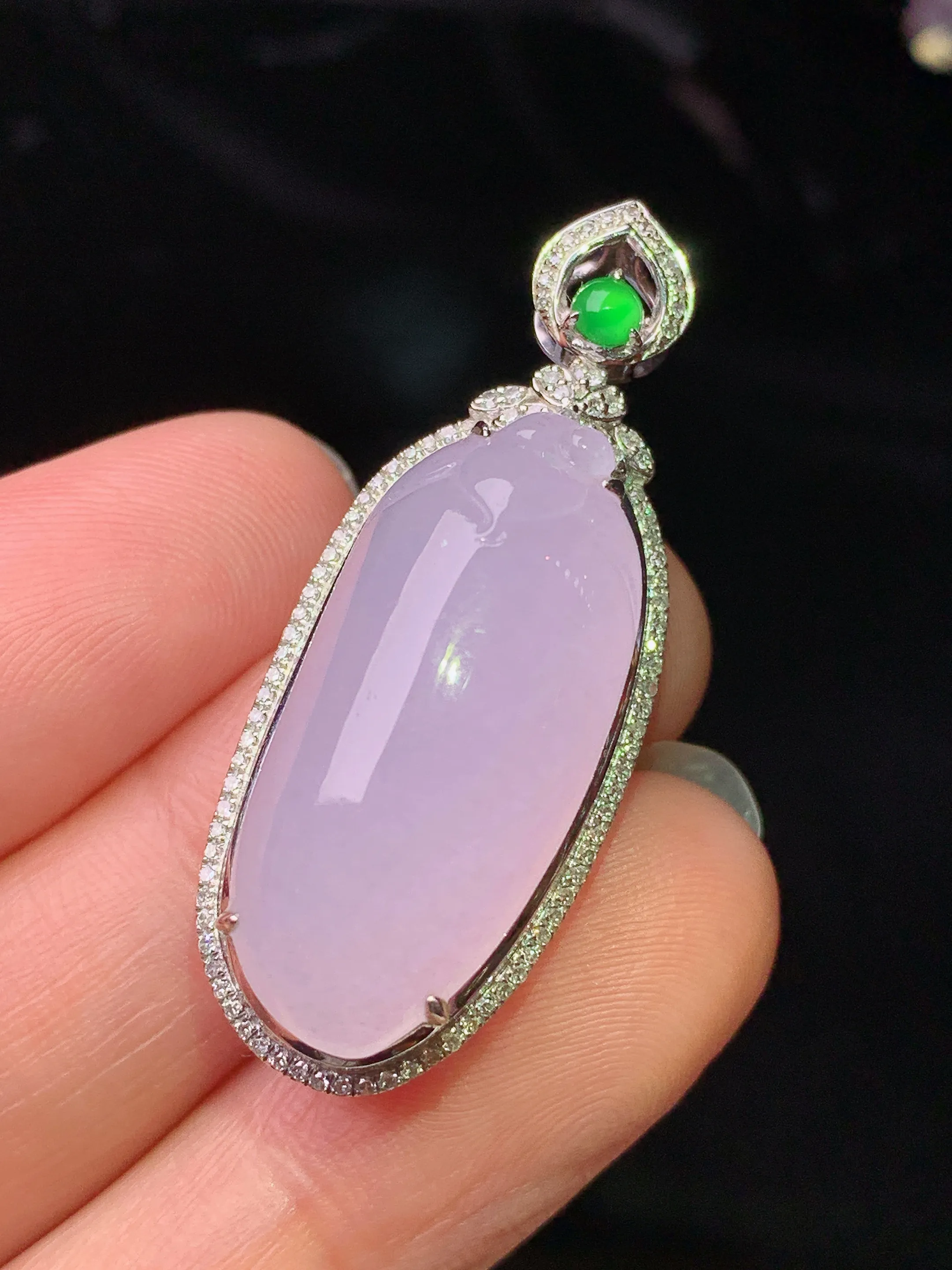 18k金钻镶嵌冰粉紫福瓜吊坠 玉质细腻 色泽清新艳丽 整体尺寸38.2*15.2*11.8