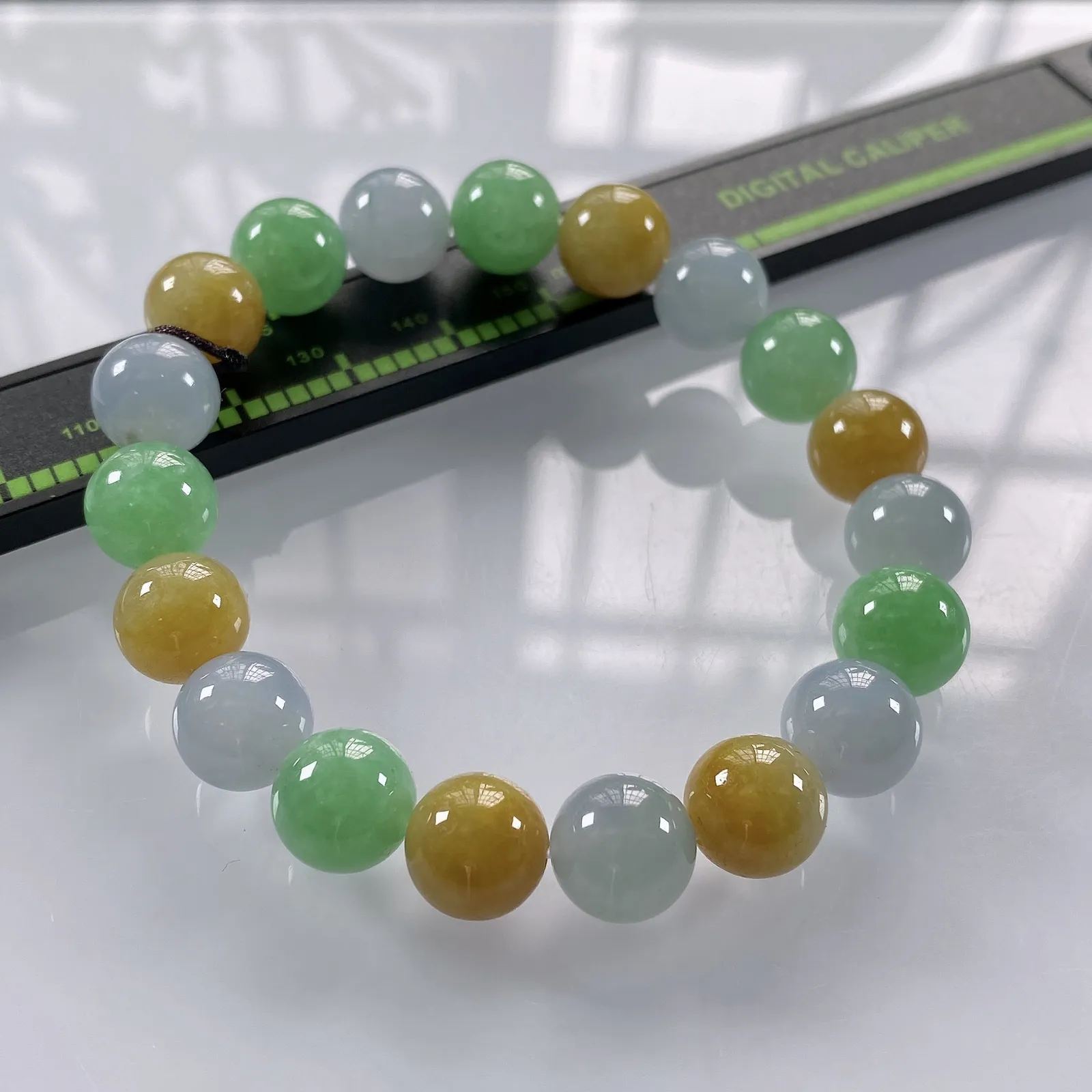 缅甸天然翡翠A货，卡10冰种起胶三彩多宝圆珠手串手链，尺寸：10mm/19颗，重量：32.74g，黄珠也是天然黄。