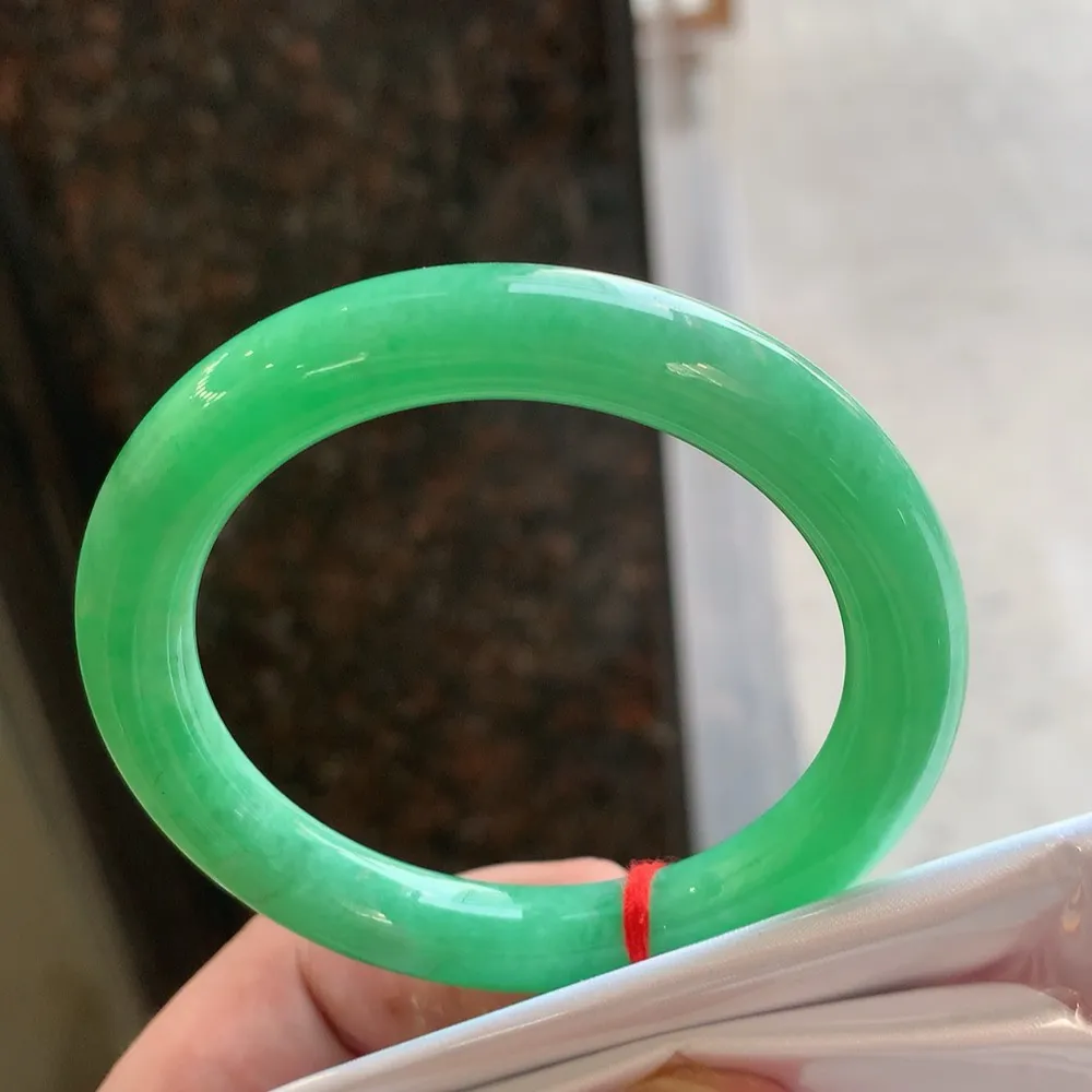 圆条满绿 无瑕 尺寸:52.4/9.1 满色