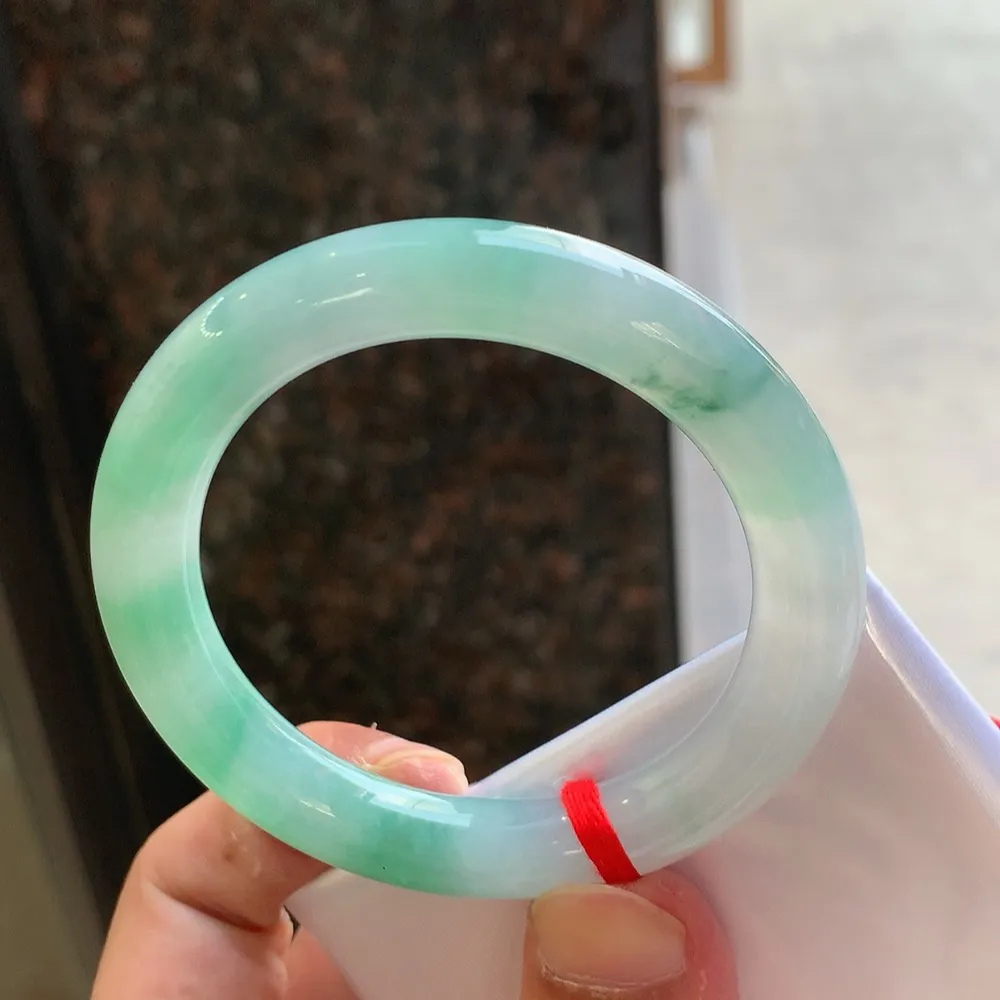 圆条冰绿 无瑕 尺寸:53.3/10/9.8 种色兼备