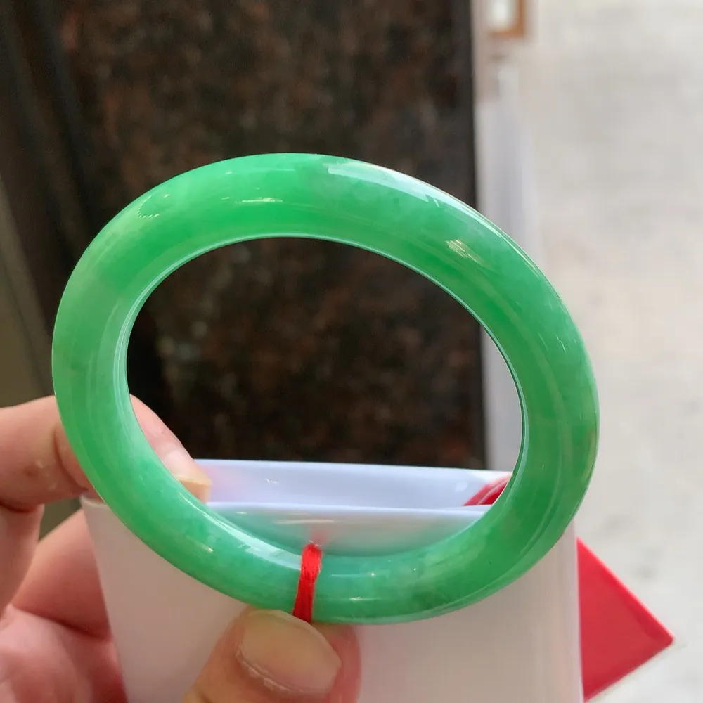 圆条满绿 无瑕 尺寸:52.4/9.1 满色