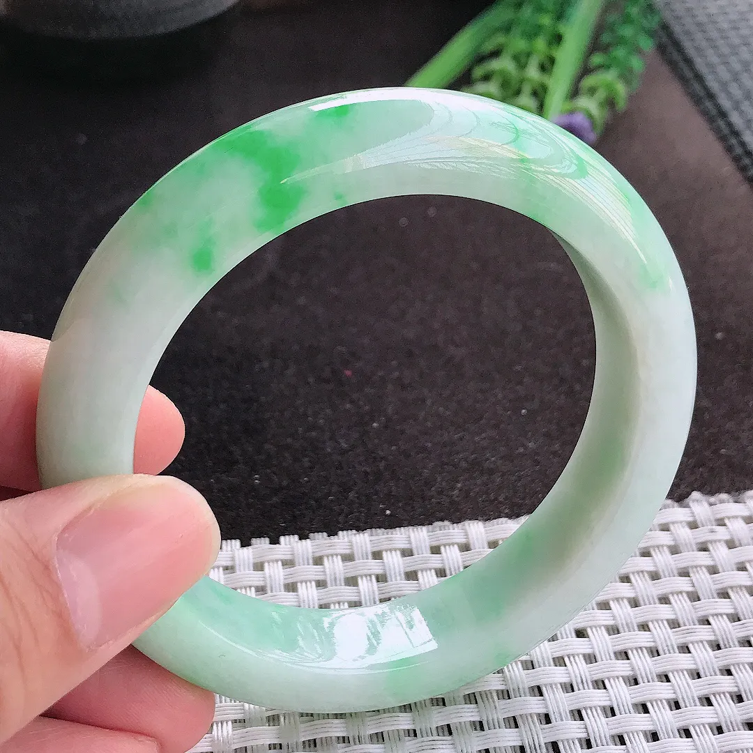 天然A货翡翠57.5/13.5/9.5老坑精美温润飘阳绿手镯宽边玉镯
