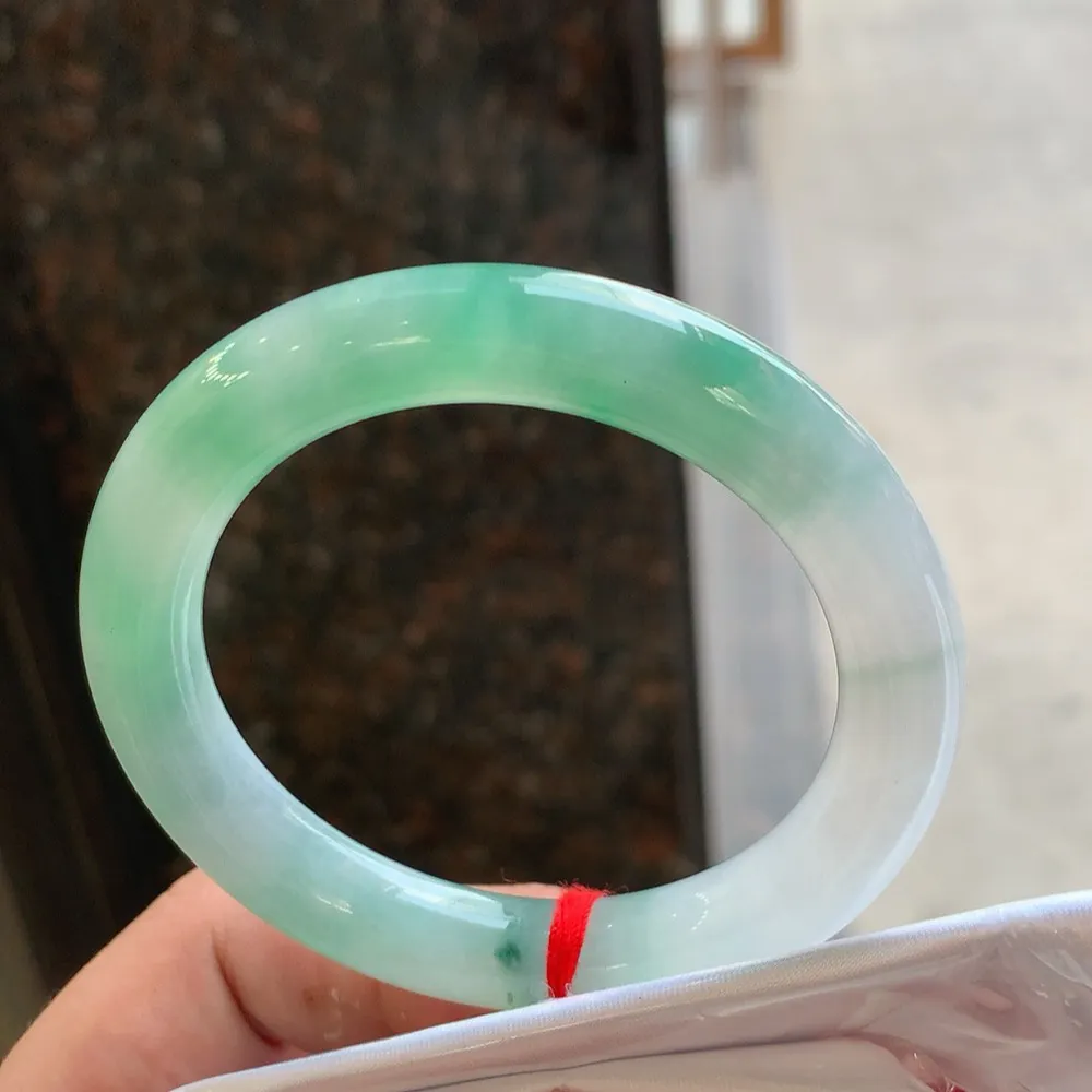 圆条冰绿 无瑕 尺寸:53.3/10/9.8 种色兼备