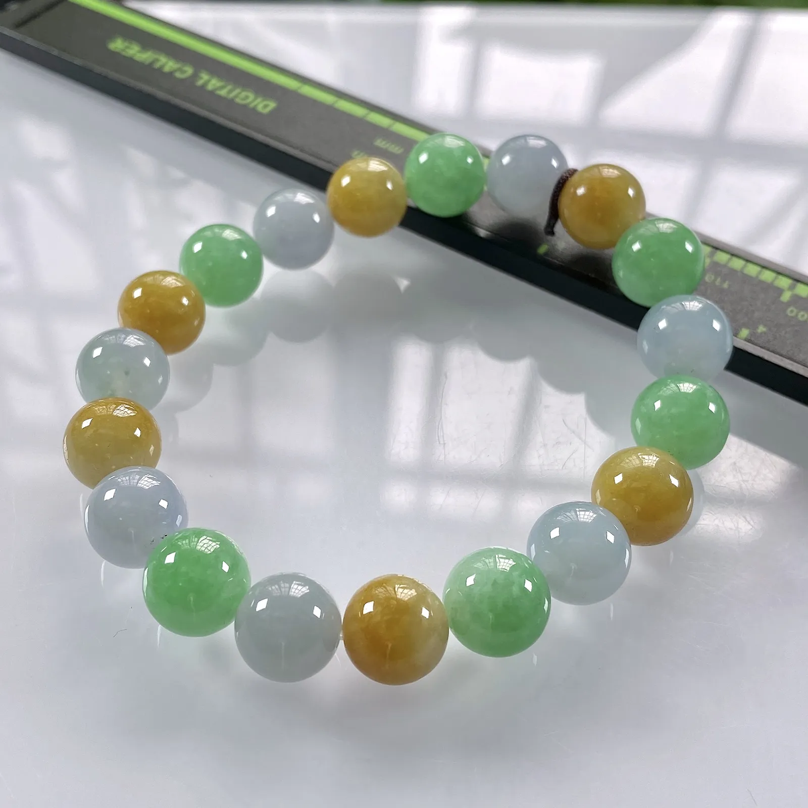 缅甸天然翡翠A货，卡10冰种起胶三彩多宝圆珠手串手链，尺寸：10mm/19颗，重量：32.74g，黄珠也是天然黄。