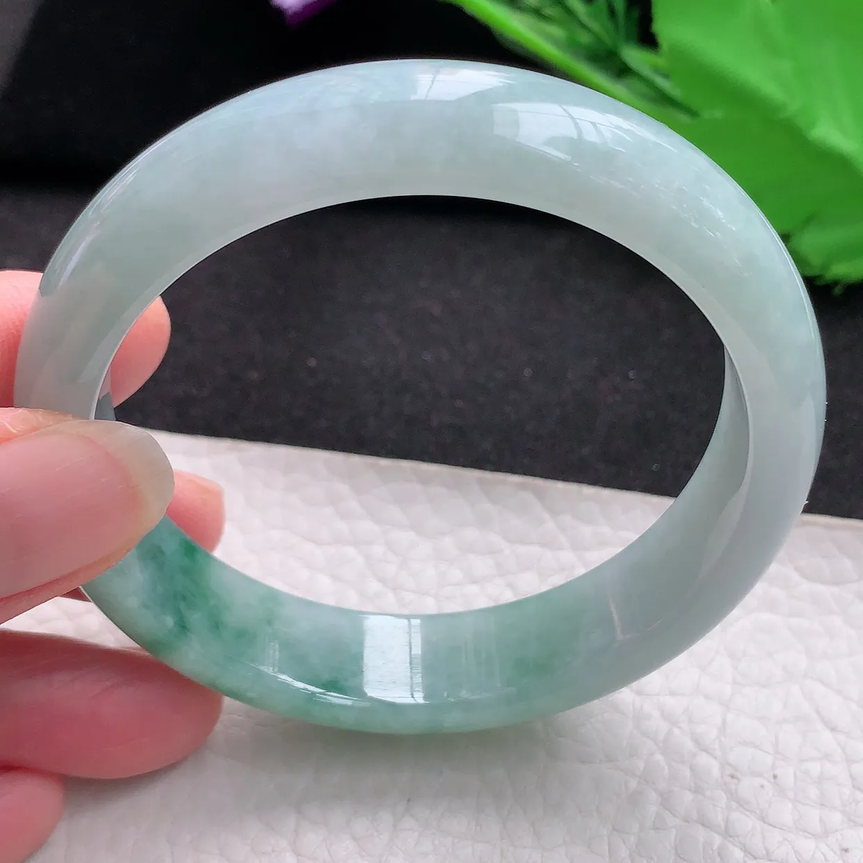 js自然光58*14*7.5平安镯 缅甸翡翠a货水润飘花宽边玉手镯玉手环