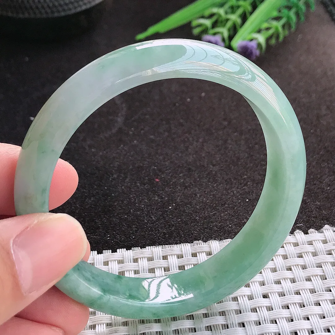 天然A货翡翠56/13/7.3老坑冰润起胶飘花手镯宽边玉镯