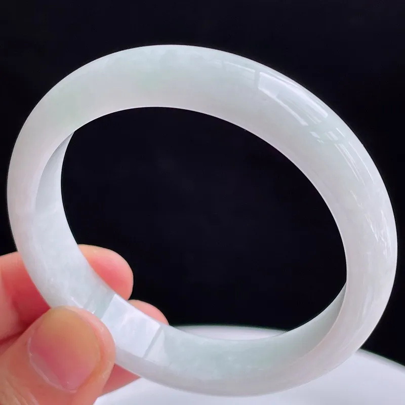 自然光拍摄天然翡翠A货好种水54mm正圈手镯 45.64克