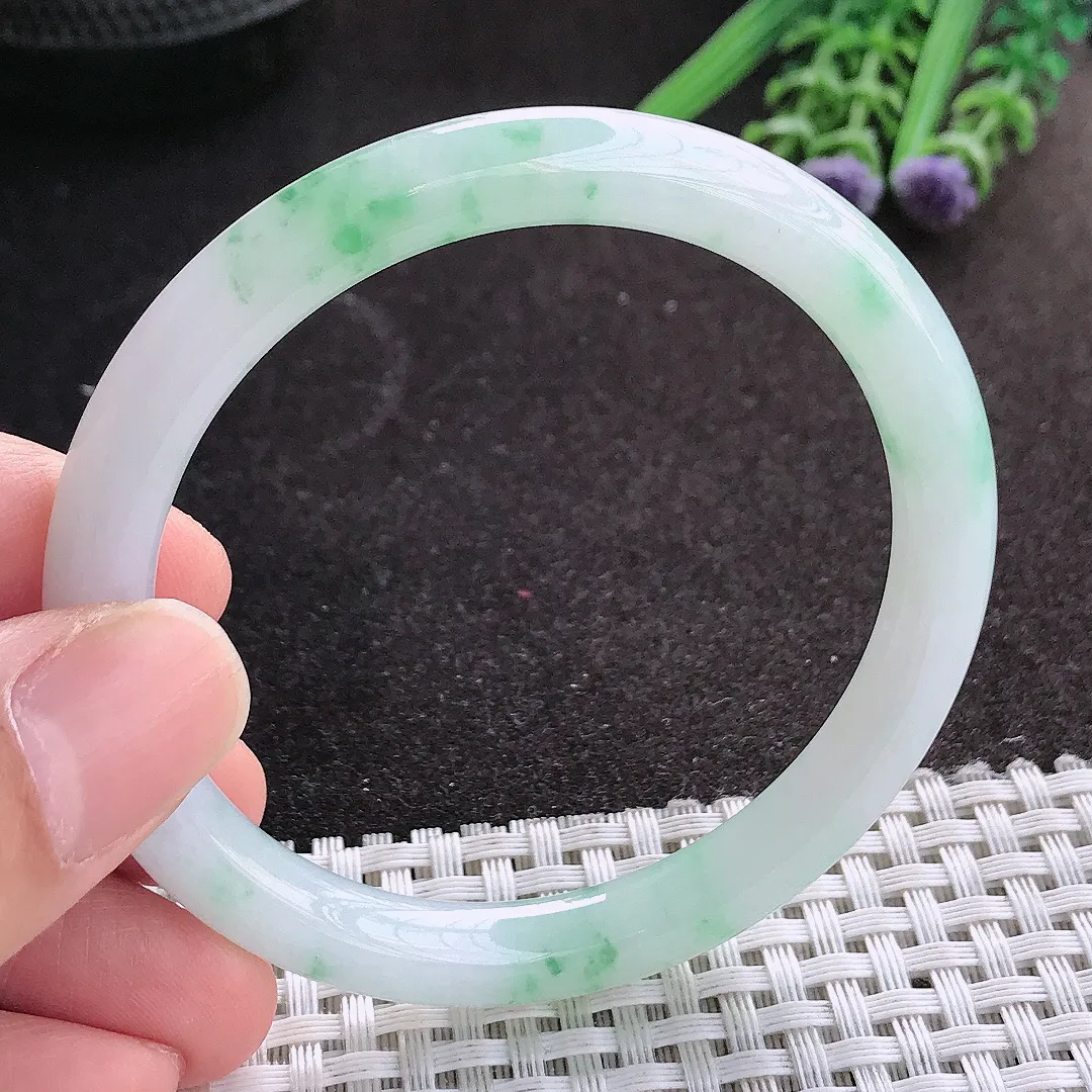 天然A货翡翠54/7.5/7.7老坑秀气冰润飘绿花圆条手镯玉镯