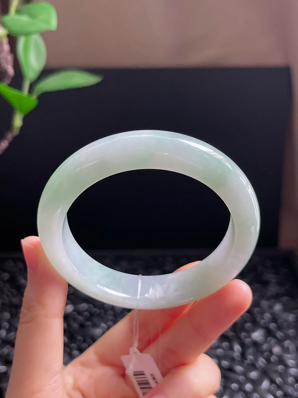 正圈54圈口，翡翠冰糯种飘绿手镯