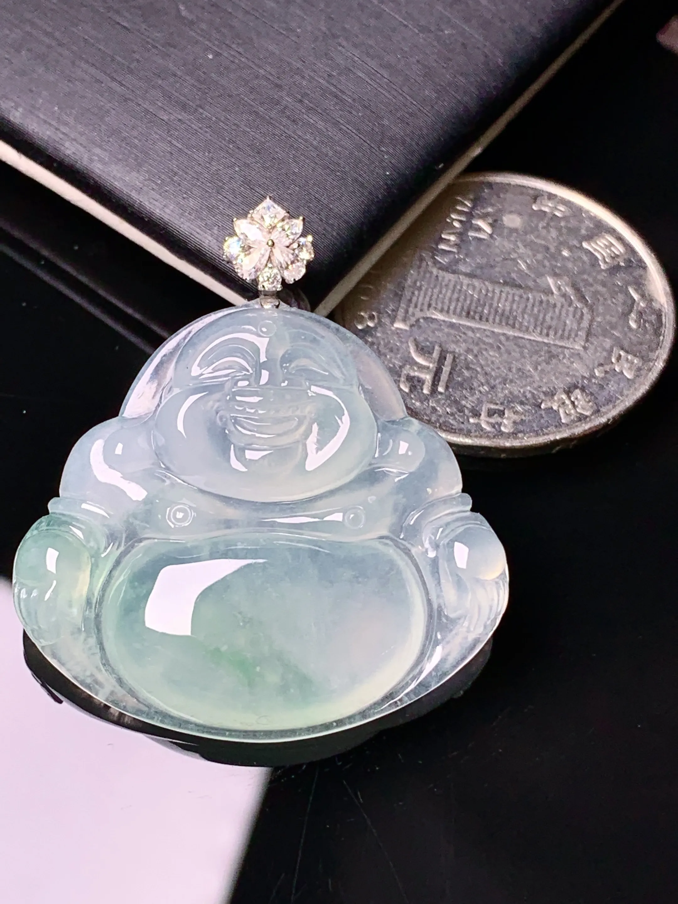 18k金钻镶嵌冰种佛公吊坠 玉质细腻 色泽清新艳丽 整体尺寸37.2*33.3*5.8