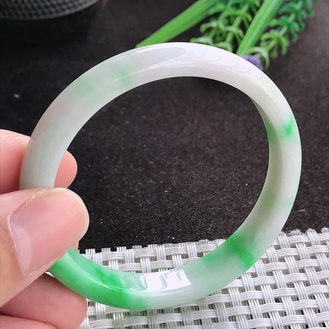 天然A货翡翠53/9.2/6.5老坑精美温润飘阳绿手镯宽边玉镯