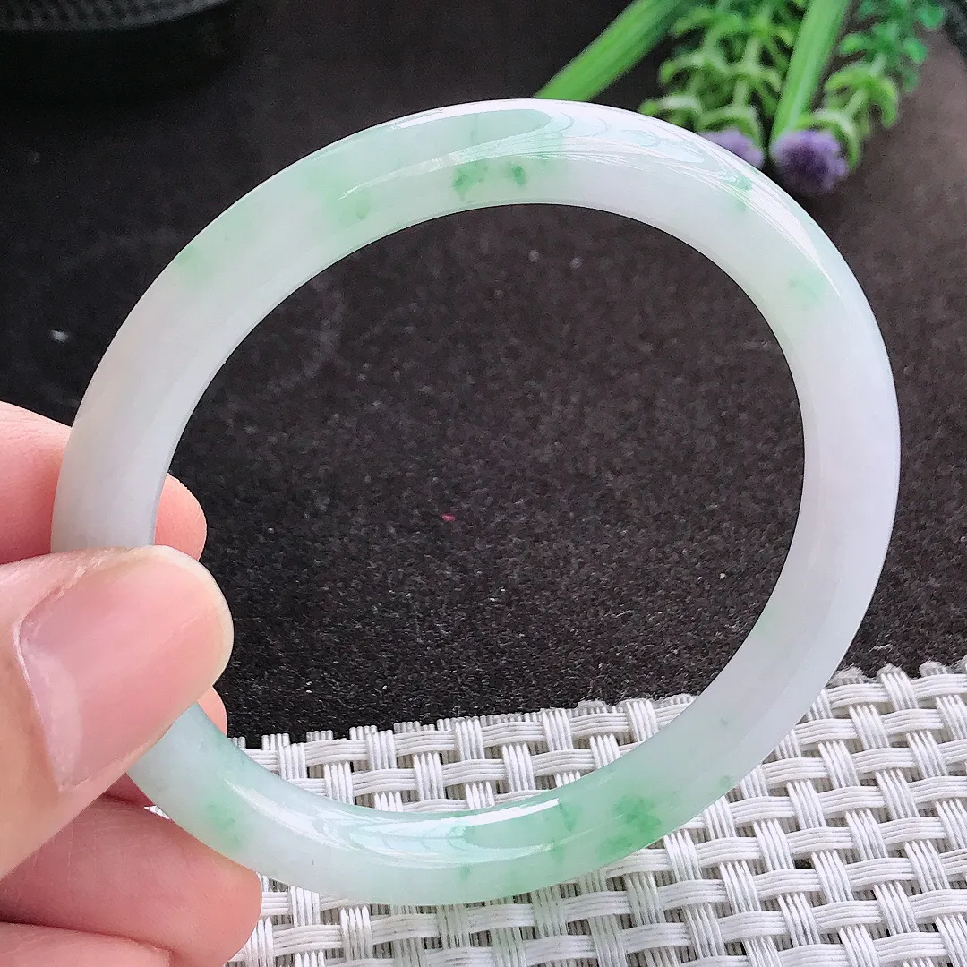 天然A货翡翠54/7.5/7.7老坑秀气冰润飘绿花圆条手镯玉镯