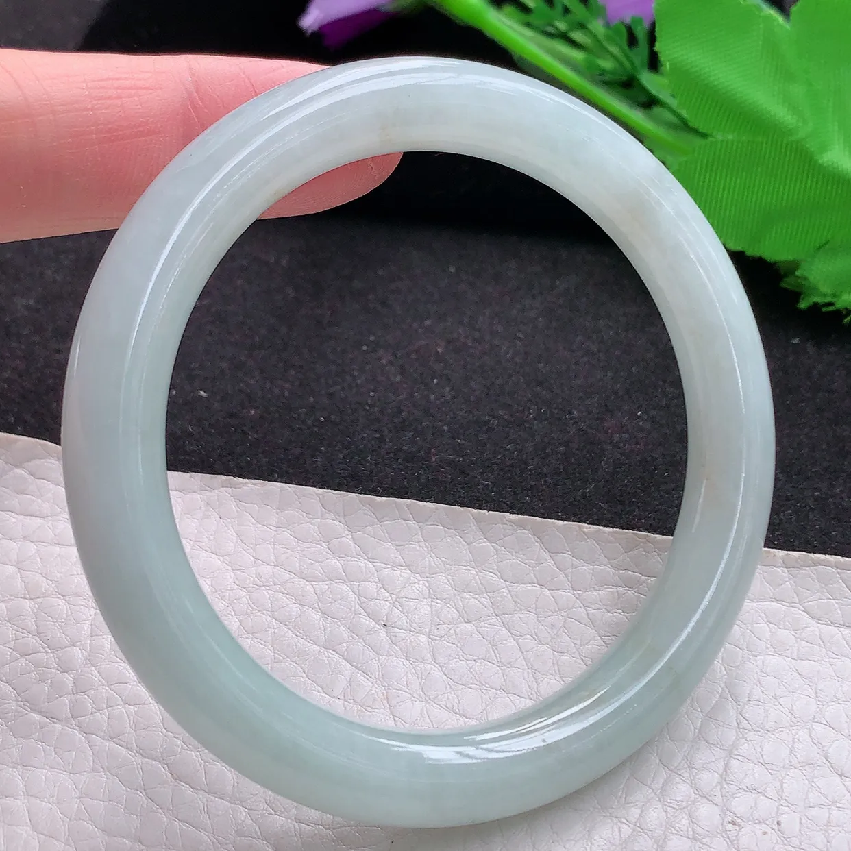 z自然光57*9.2*9美人镯 缅甸翡翠A货浅绿水润圆条玉手镯玉手环