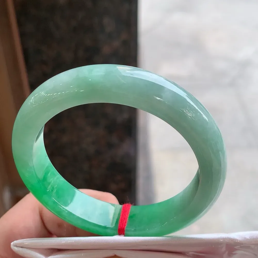 正圈一大节翠绿 无瑕 尺寸:55.1/12.4/8.5 色好